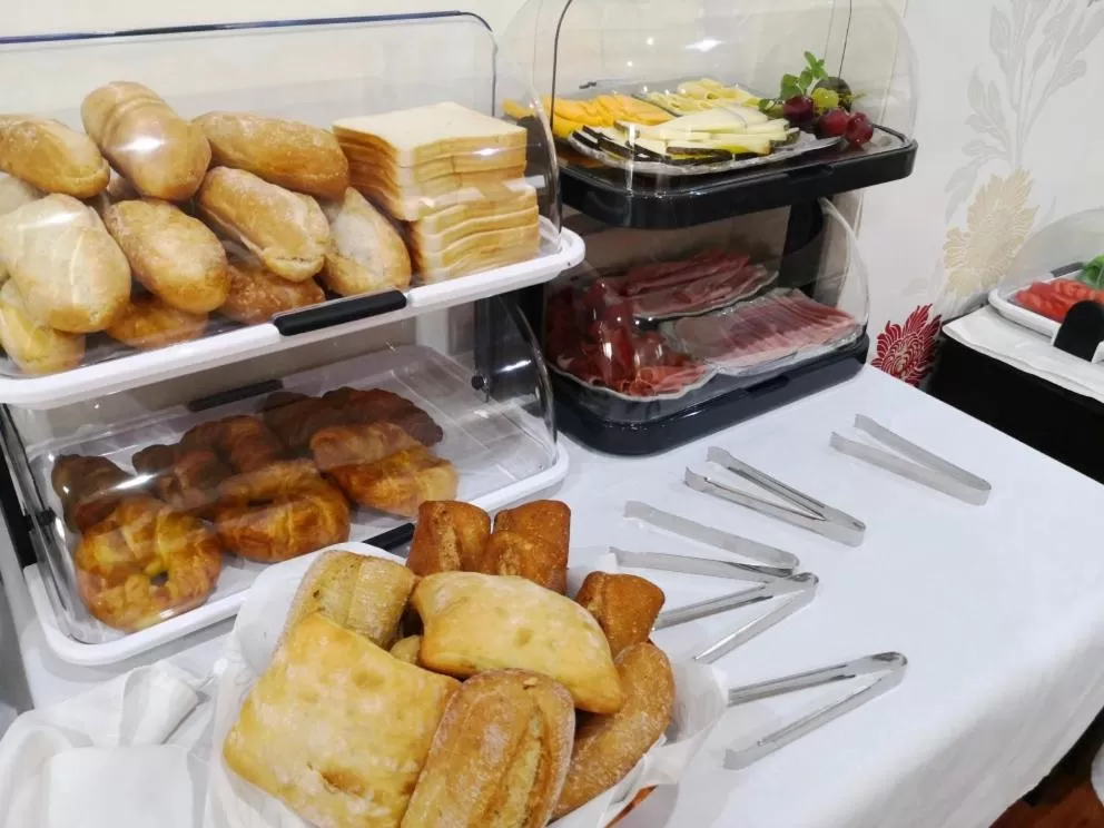 Food and drinks in La Luna Blanca