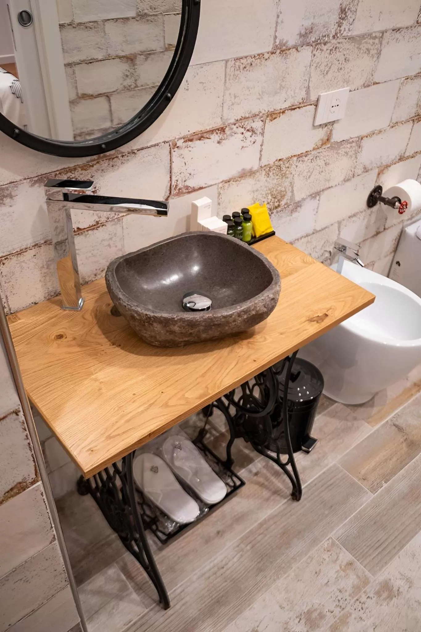 Bathroom, Kitchen/Kitchenette in MareLuna Rooms