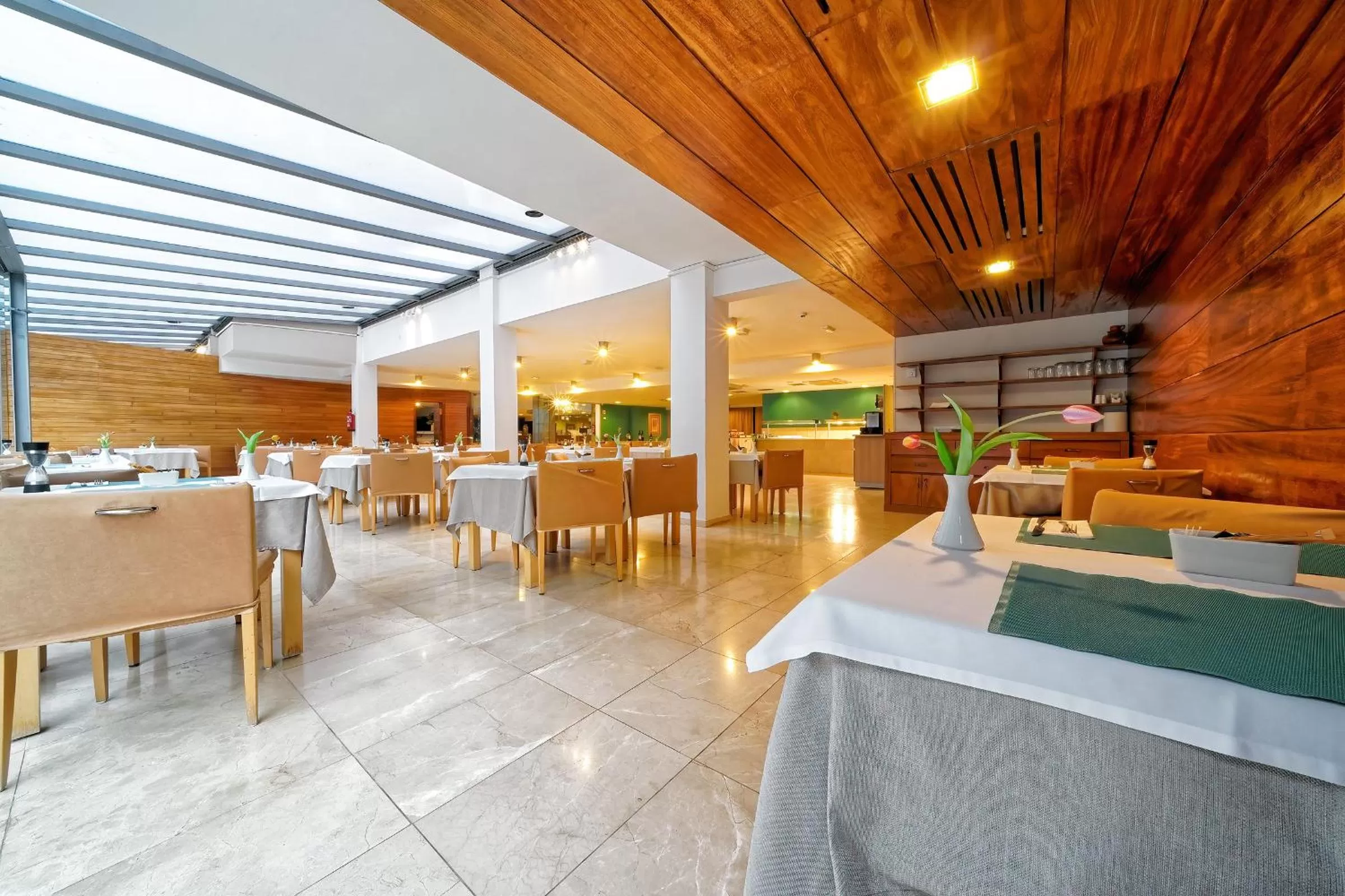 Restaurant/places to eat in Morasol Suites