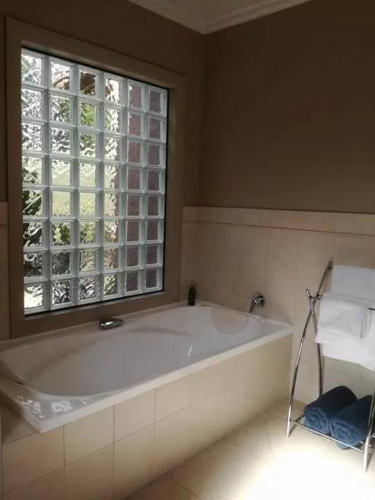 Bathroom, Bed in Conach House