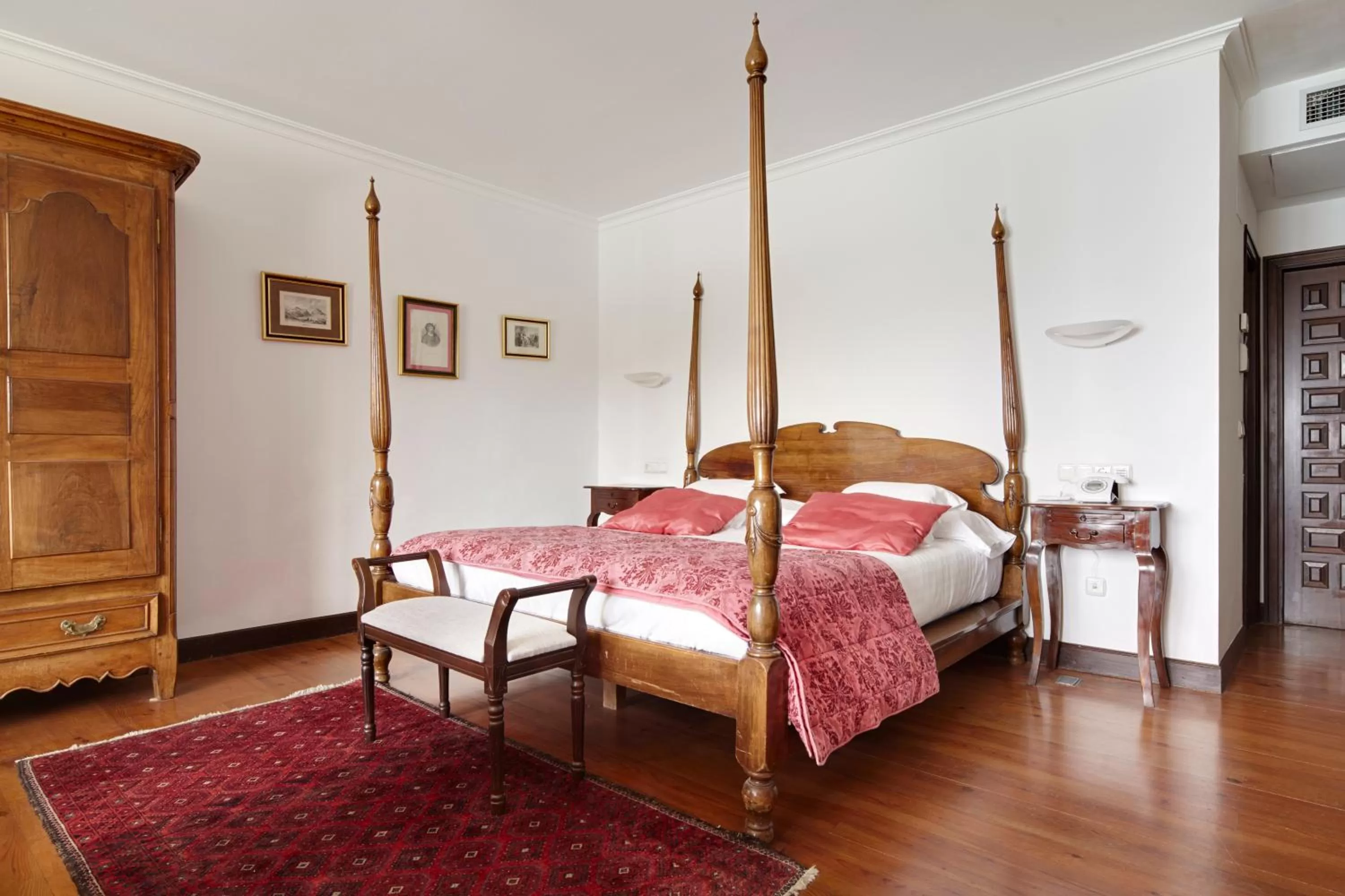 Bedroom, Bed in Saiaz Getaria Hotela