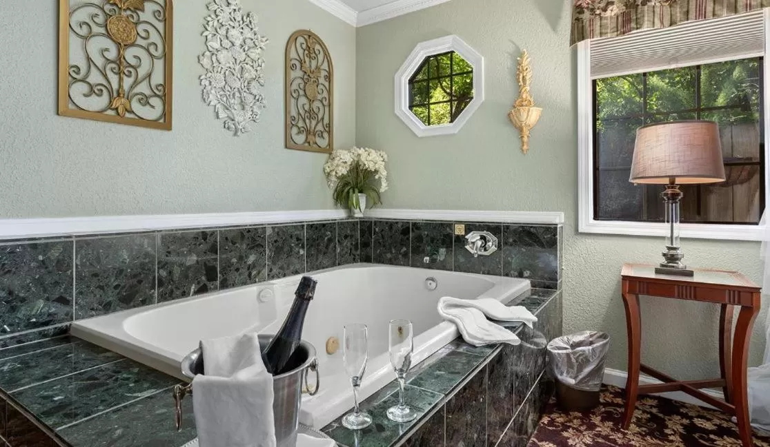 Bedroom in Candlelight Inn Napa Valley