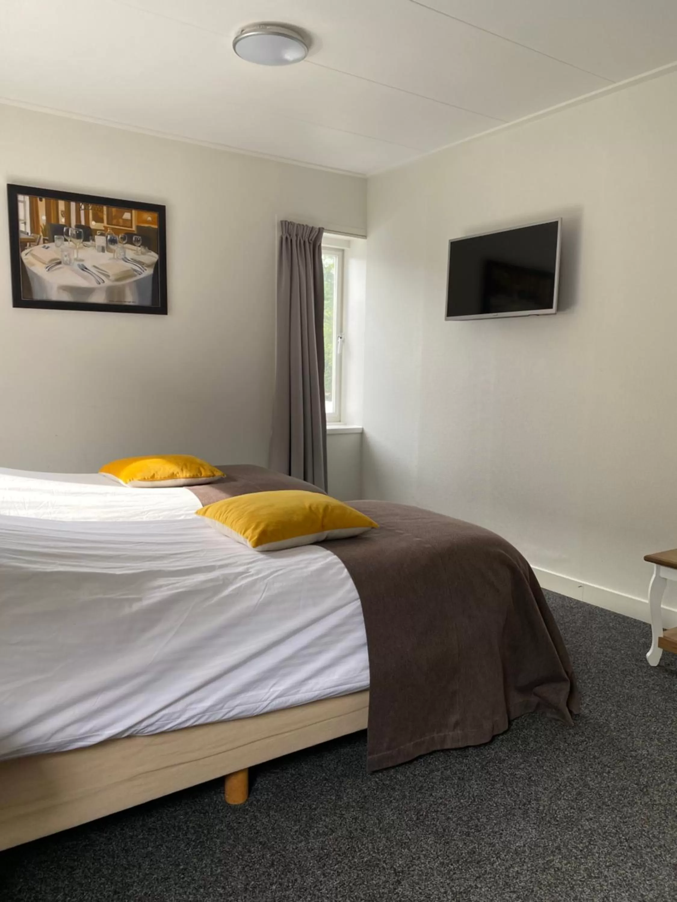 TV and multimedia, Bed in Het Wapen van Noordwijkerhout