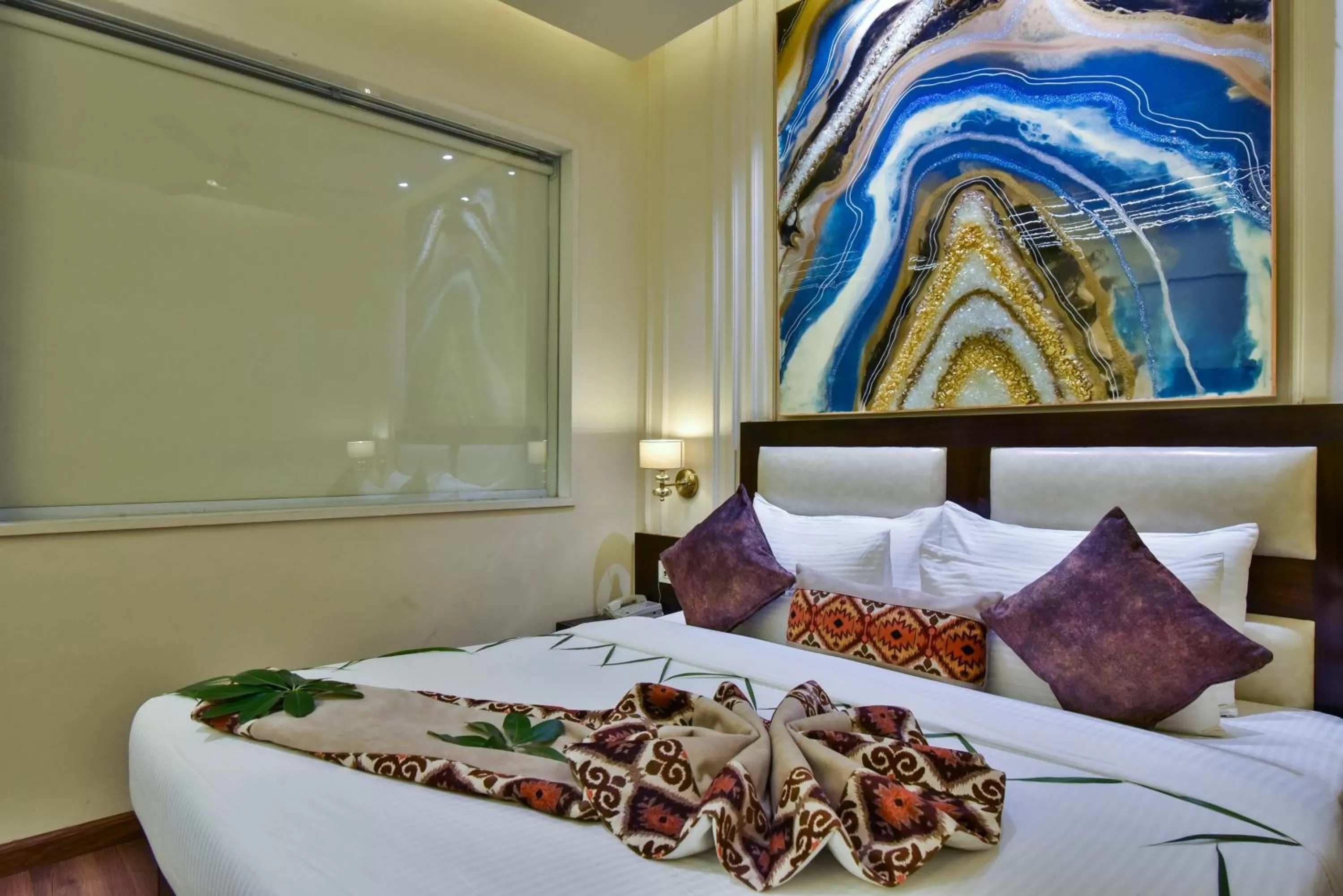 Bed in Hotel BR Grand -Near Golden Temple