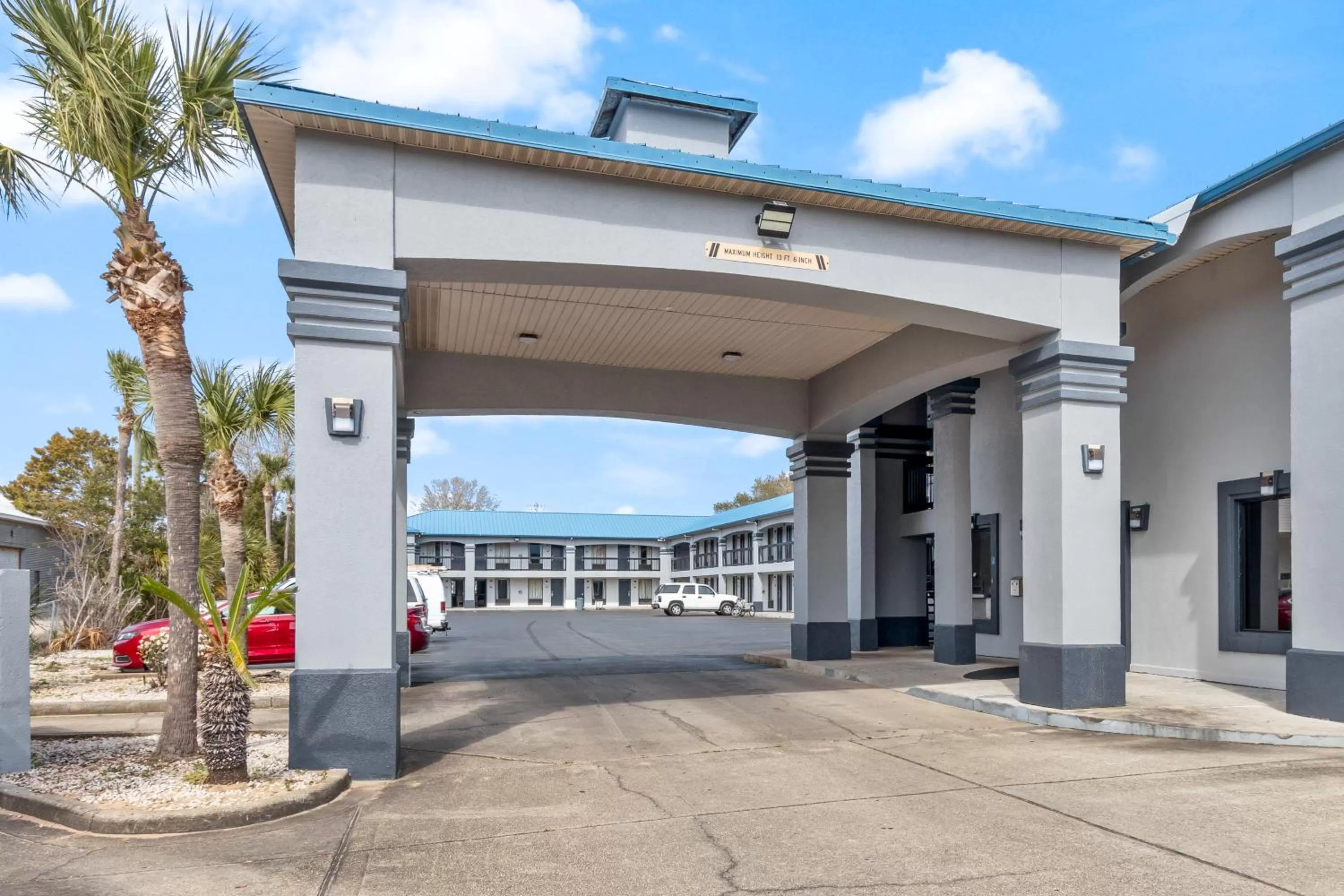 Property building in Regency Inn Near Boardwalk & Hurlburt Field