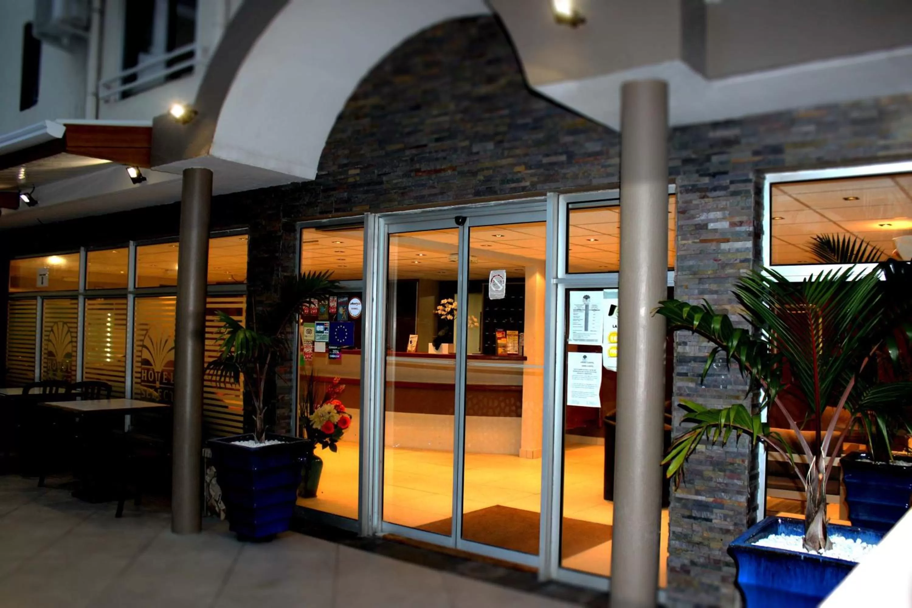 Facade/entrance in Hôtel Select - Réunion