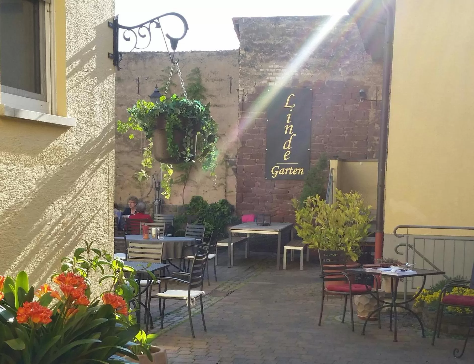 Patio in Linde Restaurant & Hotel