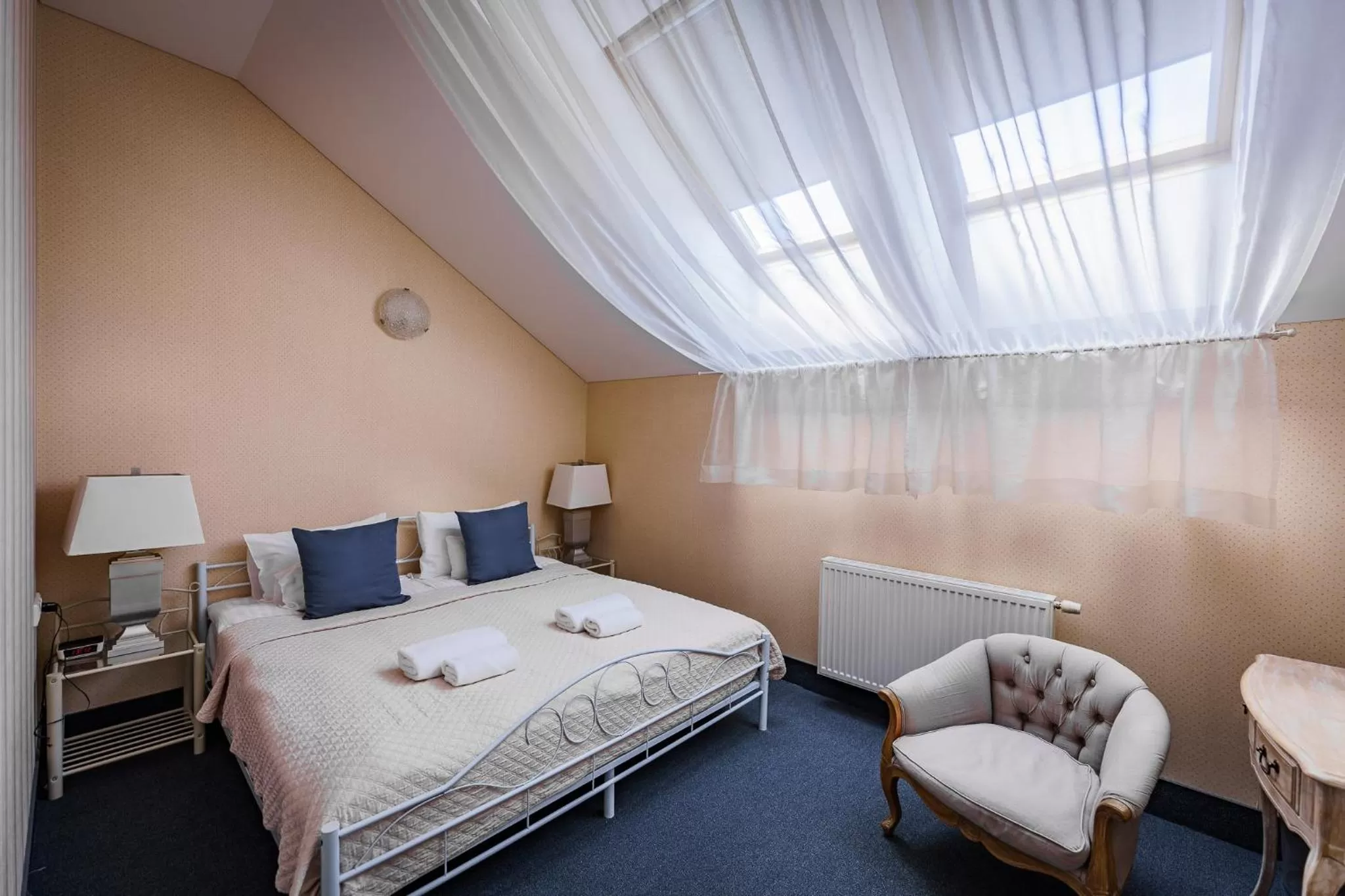 Bedroom, Bed in Moon Garden Old Town Hotel