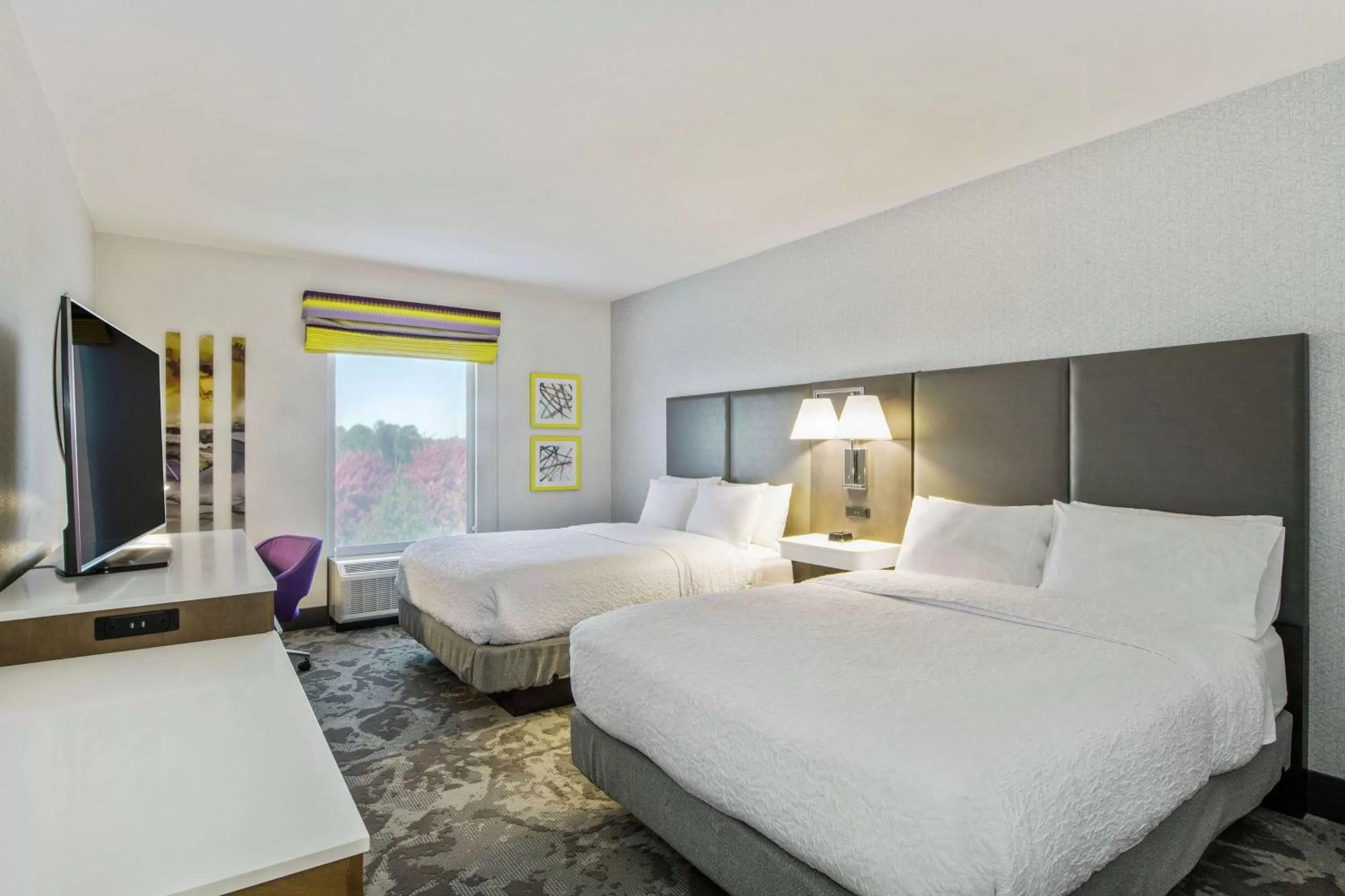 Bed in Hampton Inn & Suites Raleigh-Durham Airport-Brier Creek