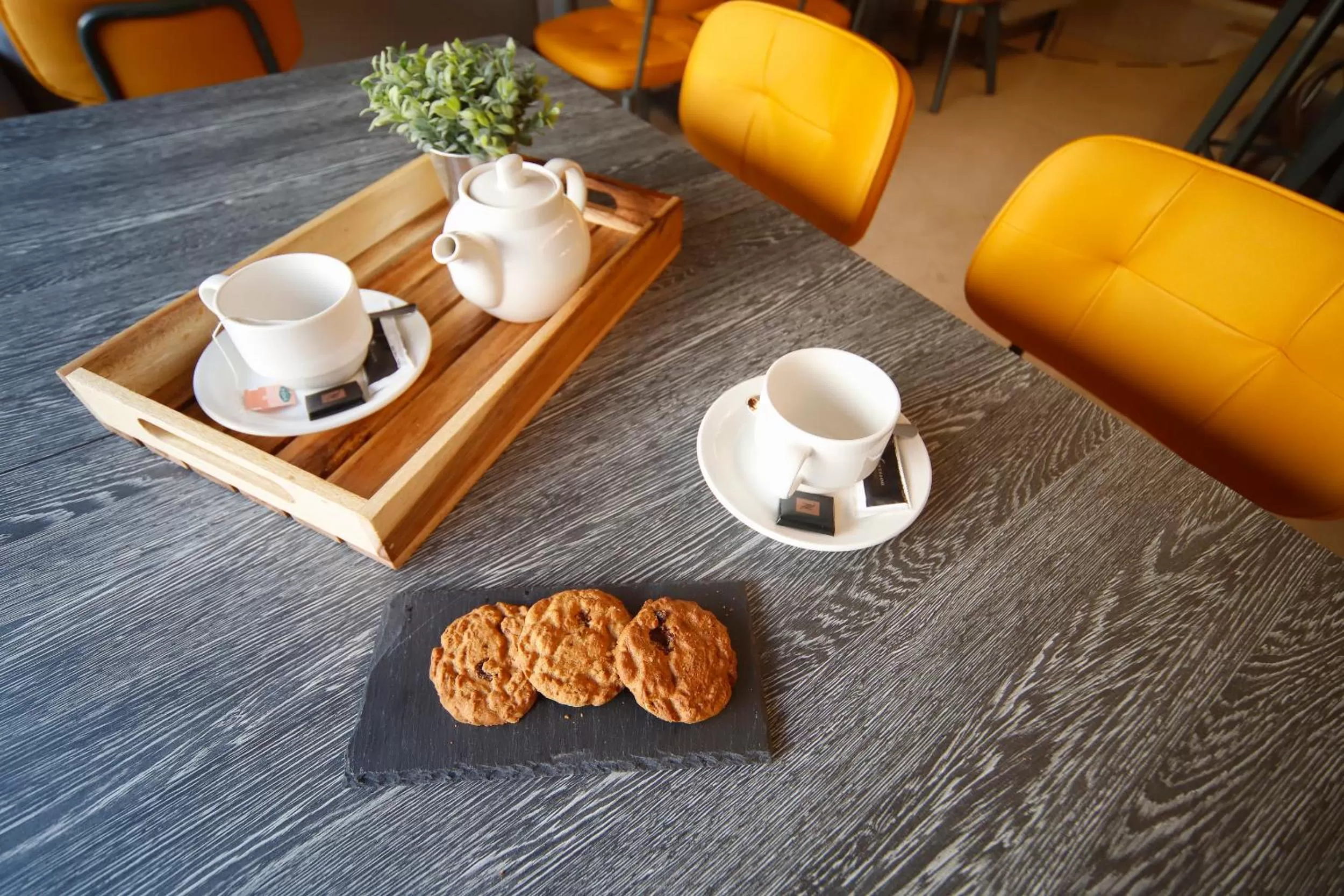 Restaurant/places to eat in Silken Luis de León