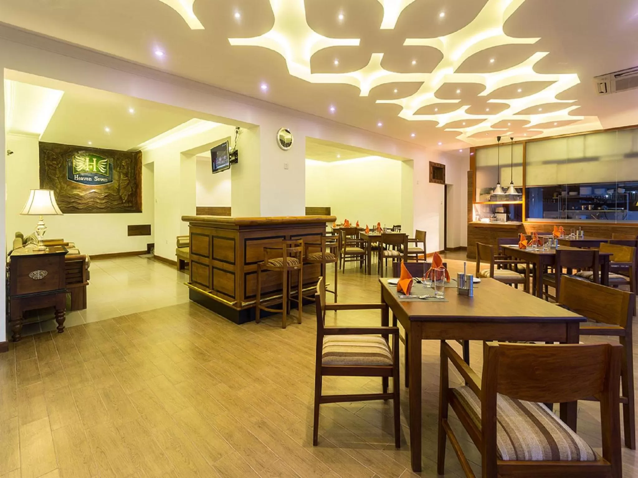 Restaurant/places to eat in Heaven Seven Kandy