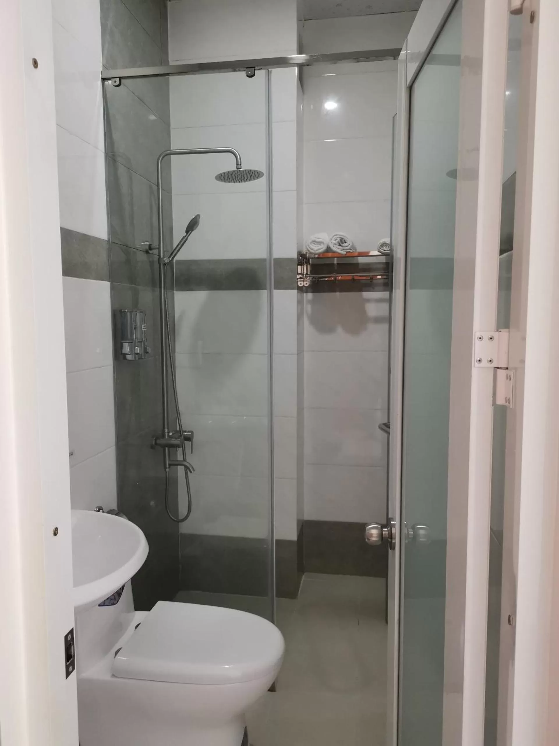 Bathroom in An Ngân Phú Hotel