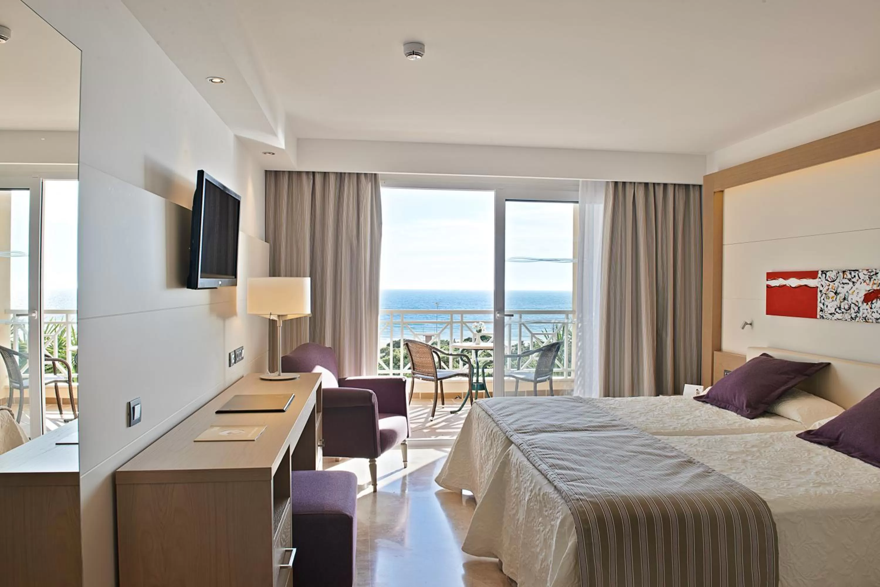Bed in Hipotels Playa La Barrosa - Adults Only