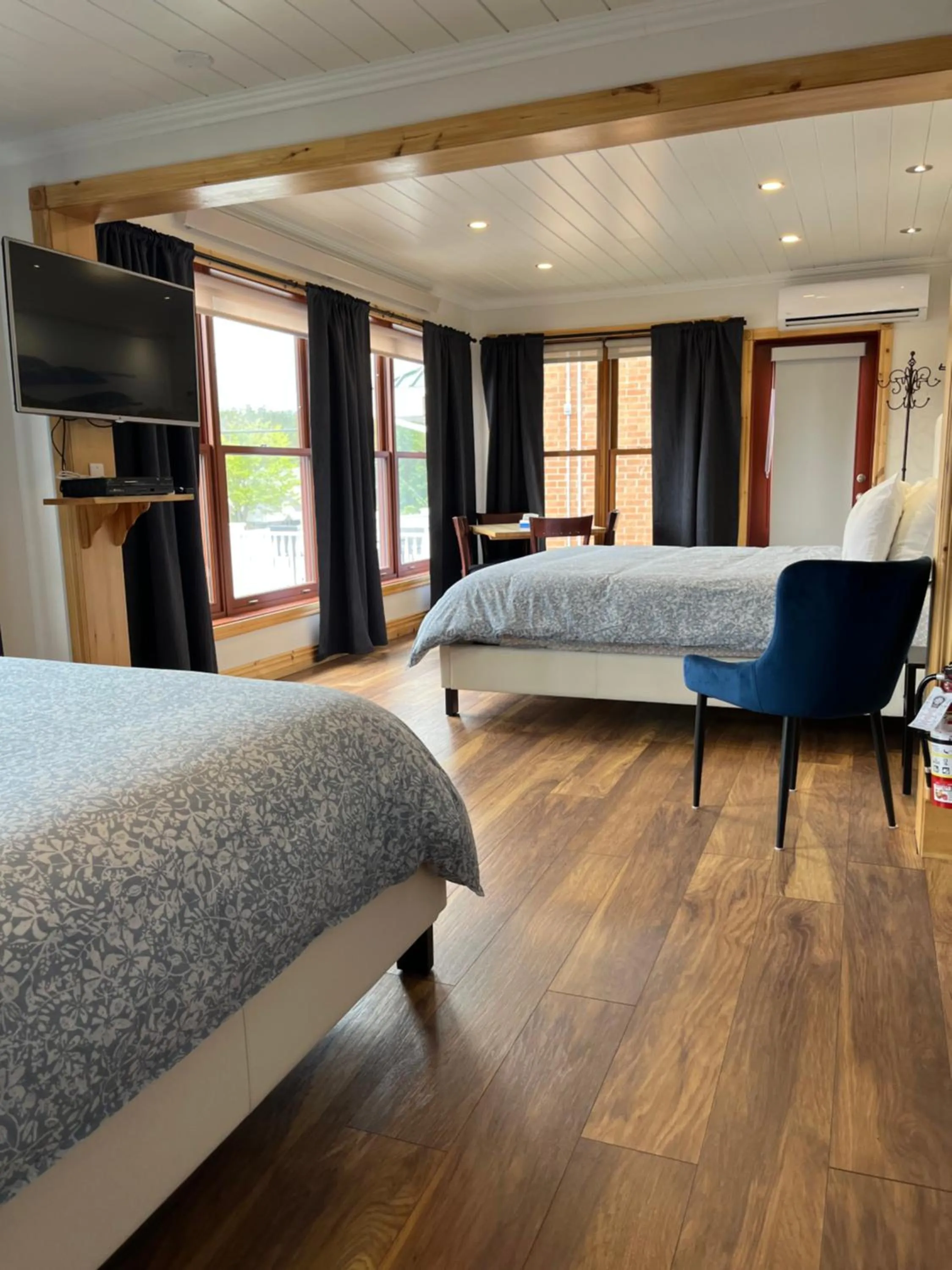 Property building, Bed in La Galouine Auberge