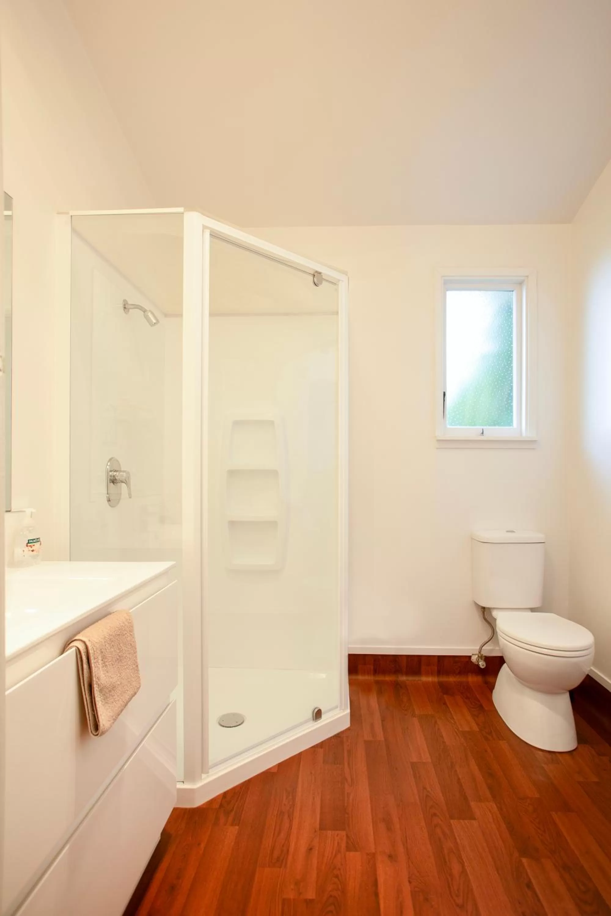 Shower in Casino Court Motor Lodge