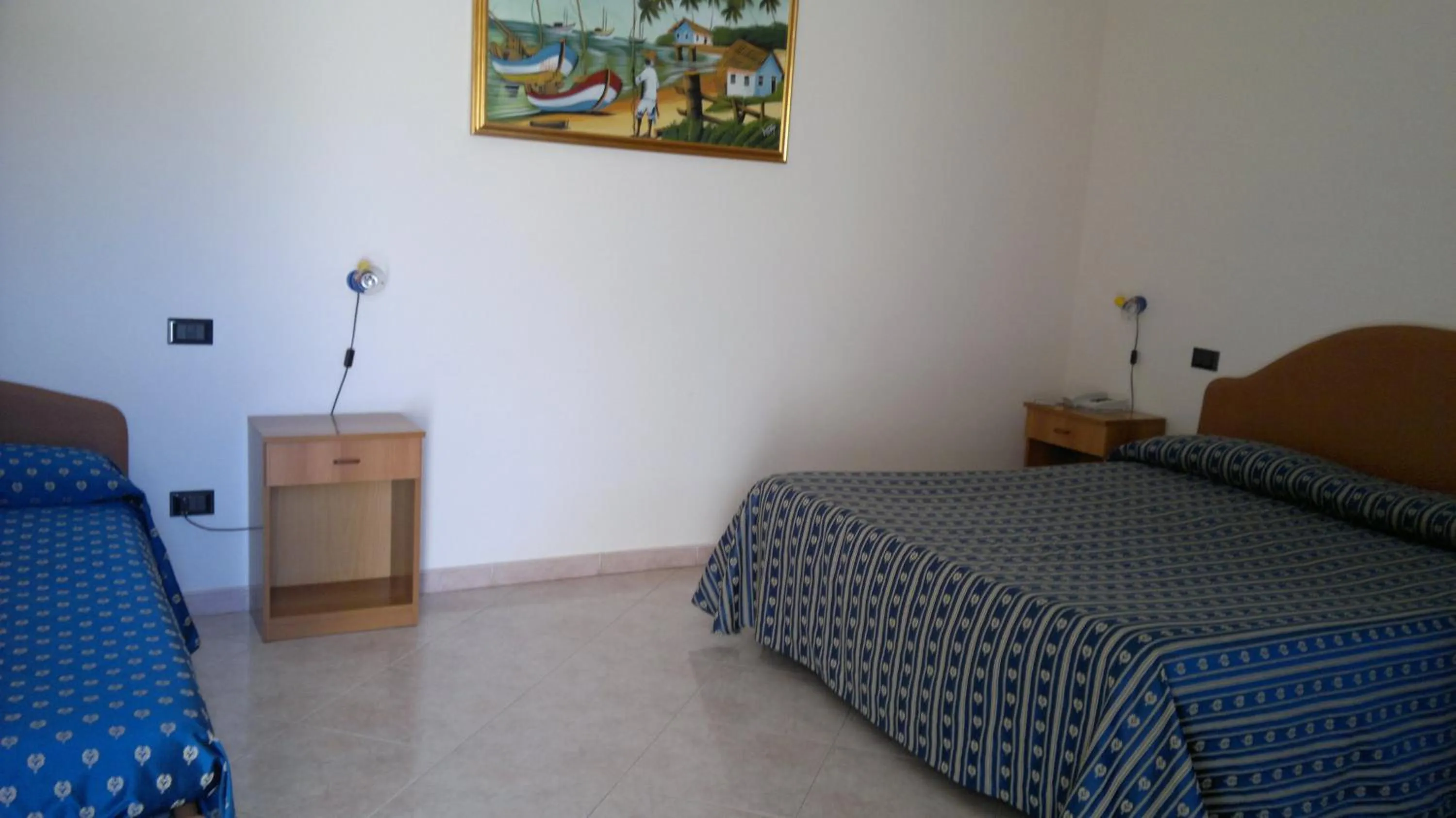 Photo of the whole room, Bed in Hotel Genius