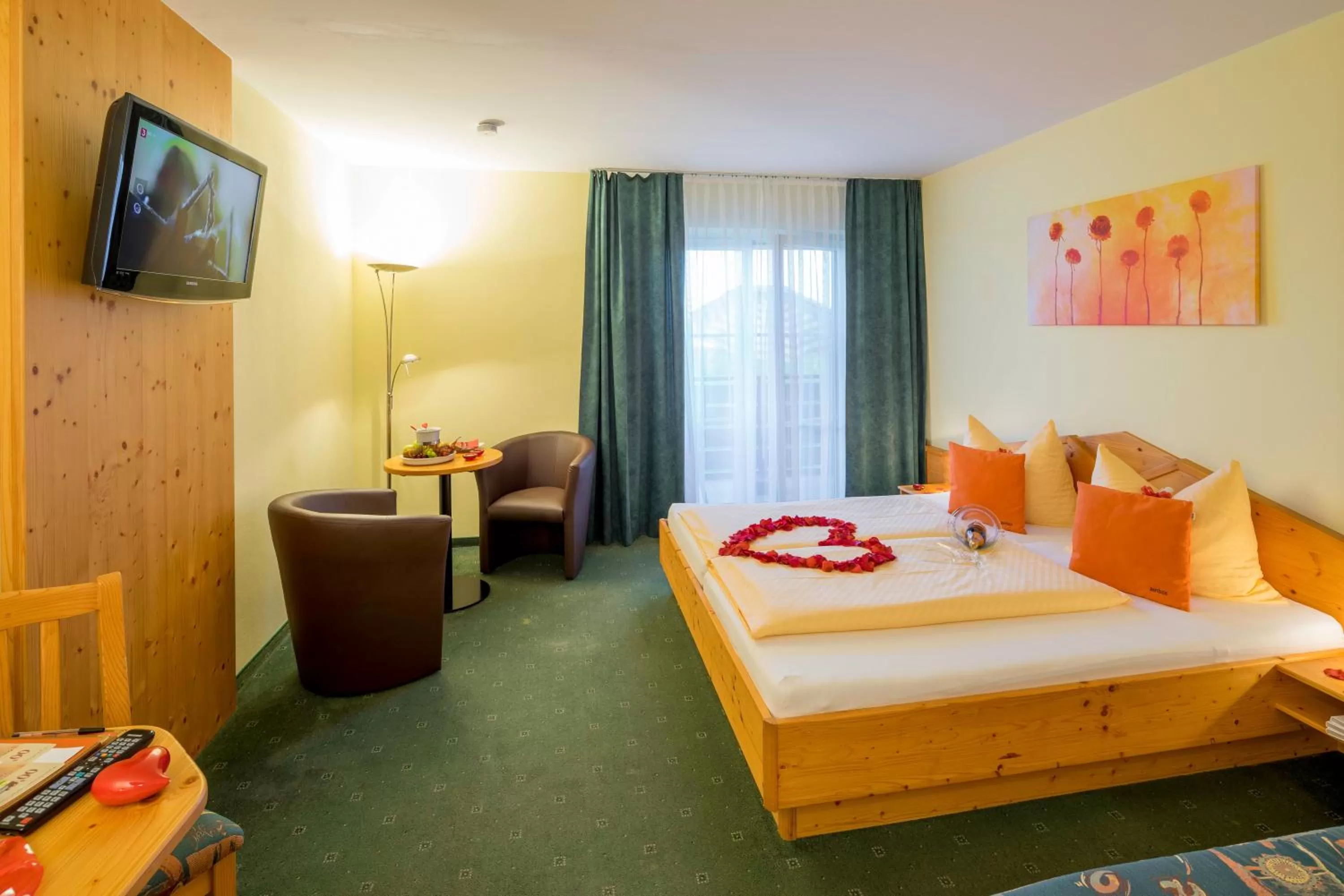 Bedroom, Bed in Hotel Garni Oasis Loipersdorf