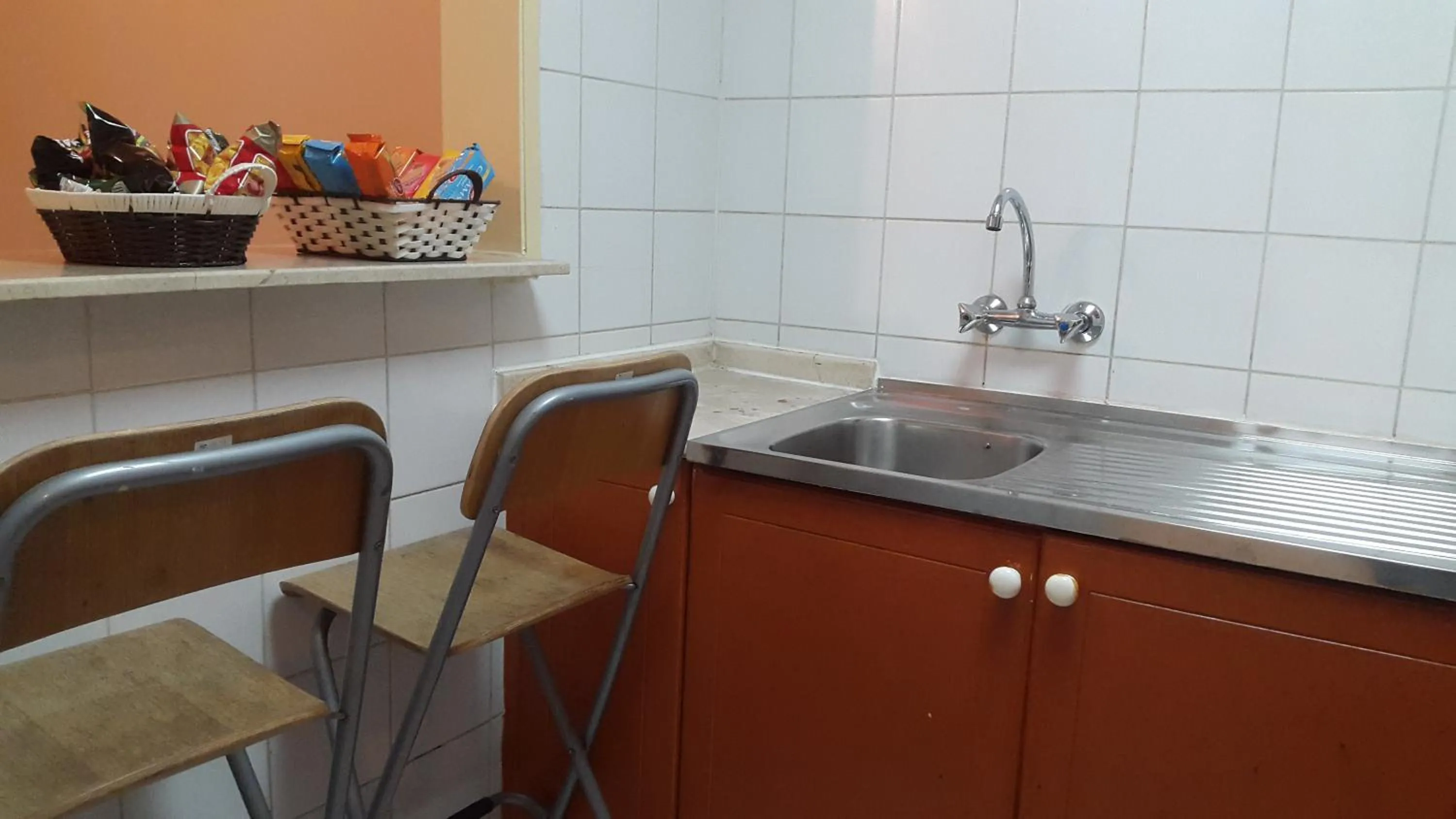 Kitchen or kitchenette, Kitchen/Kitchenette in AL Raien Hotel Apartment