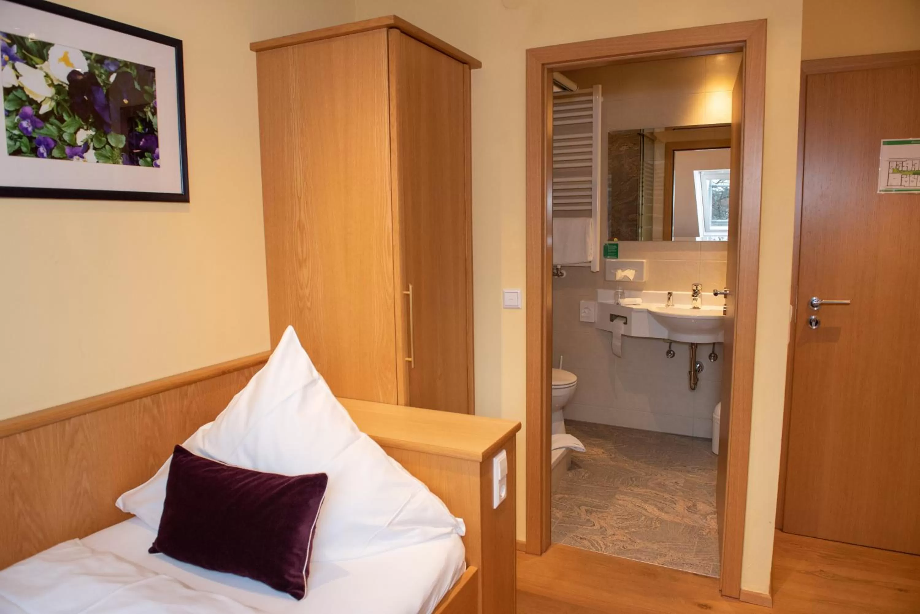 Photo of the whole room, Bed in Boutique - Hotel Zum Schloss