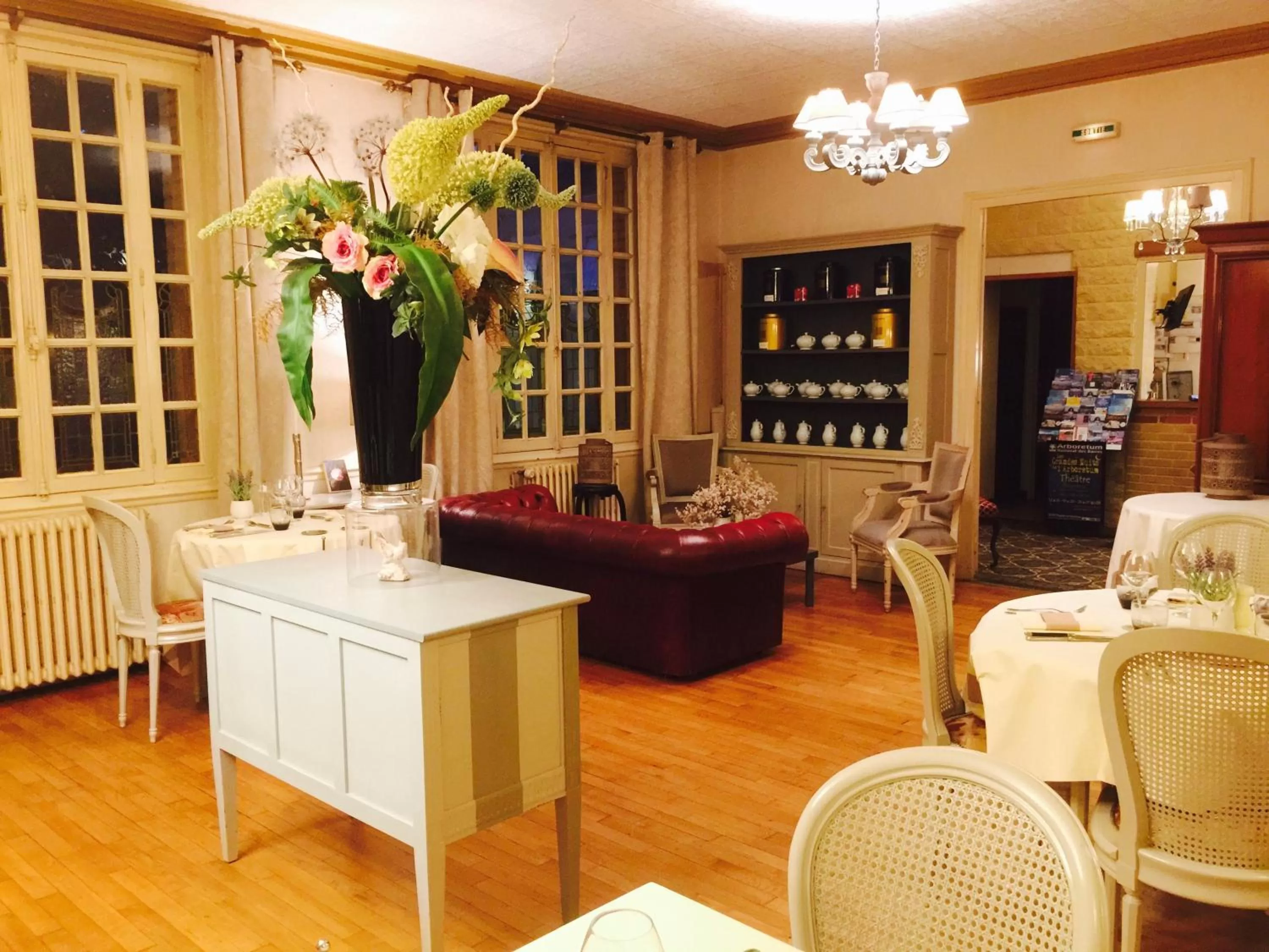 Restaurant/places to eat in Le Cheval Blanc