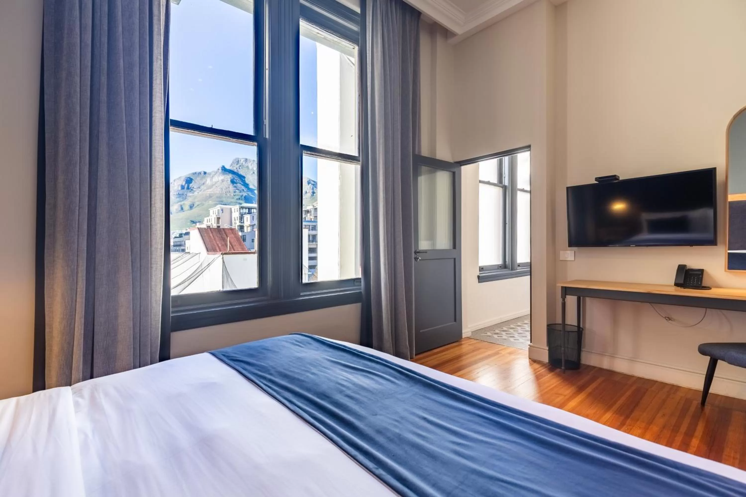 Bed in Old Bank Hotel - Lion Roars Hotels & Lodges