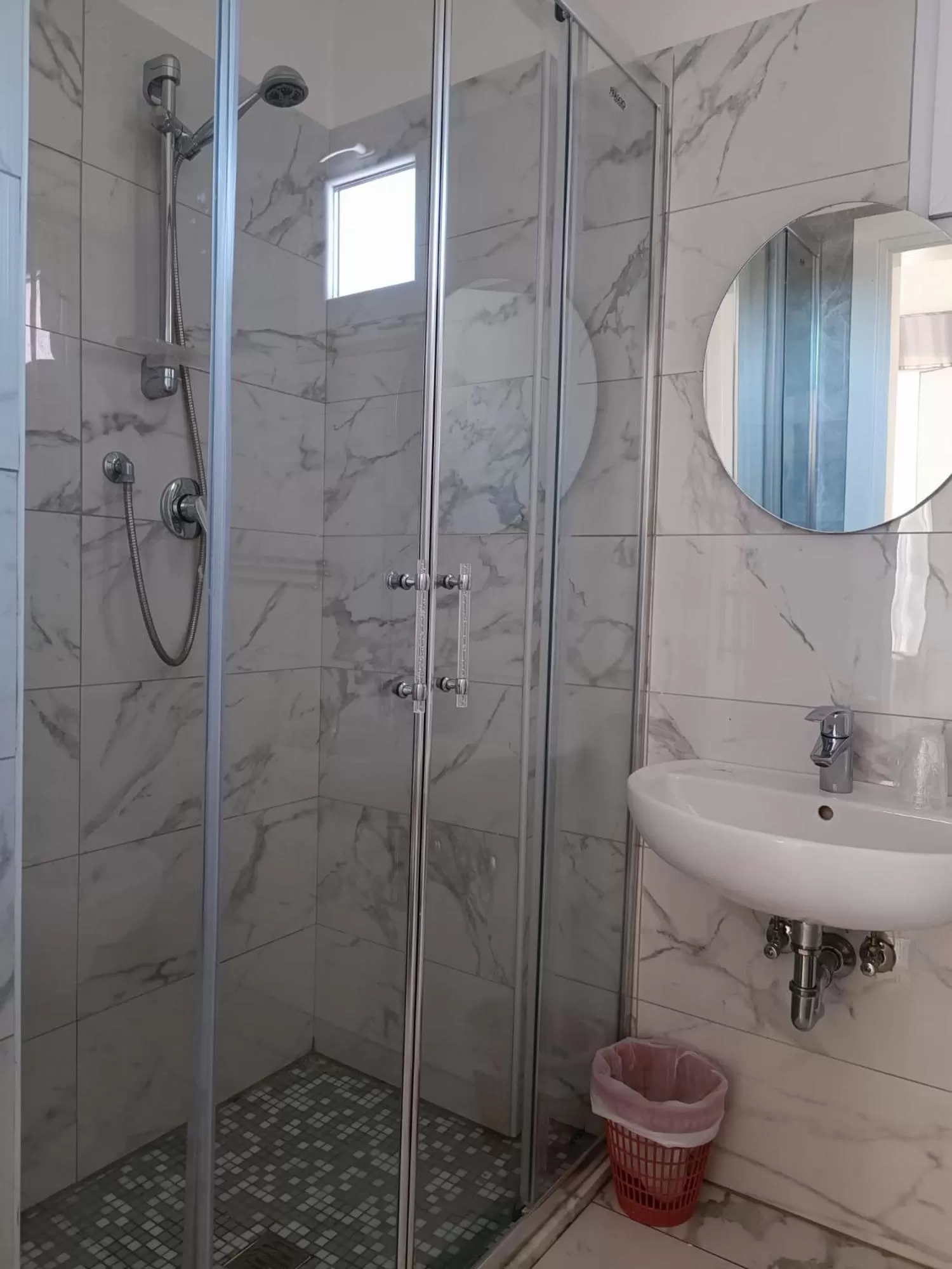 Shower in HOTEL VILLA ELISA