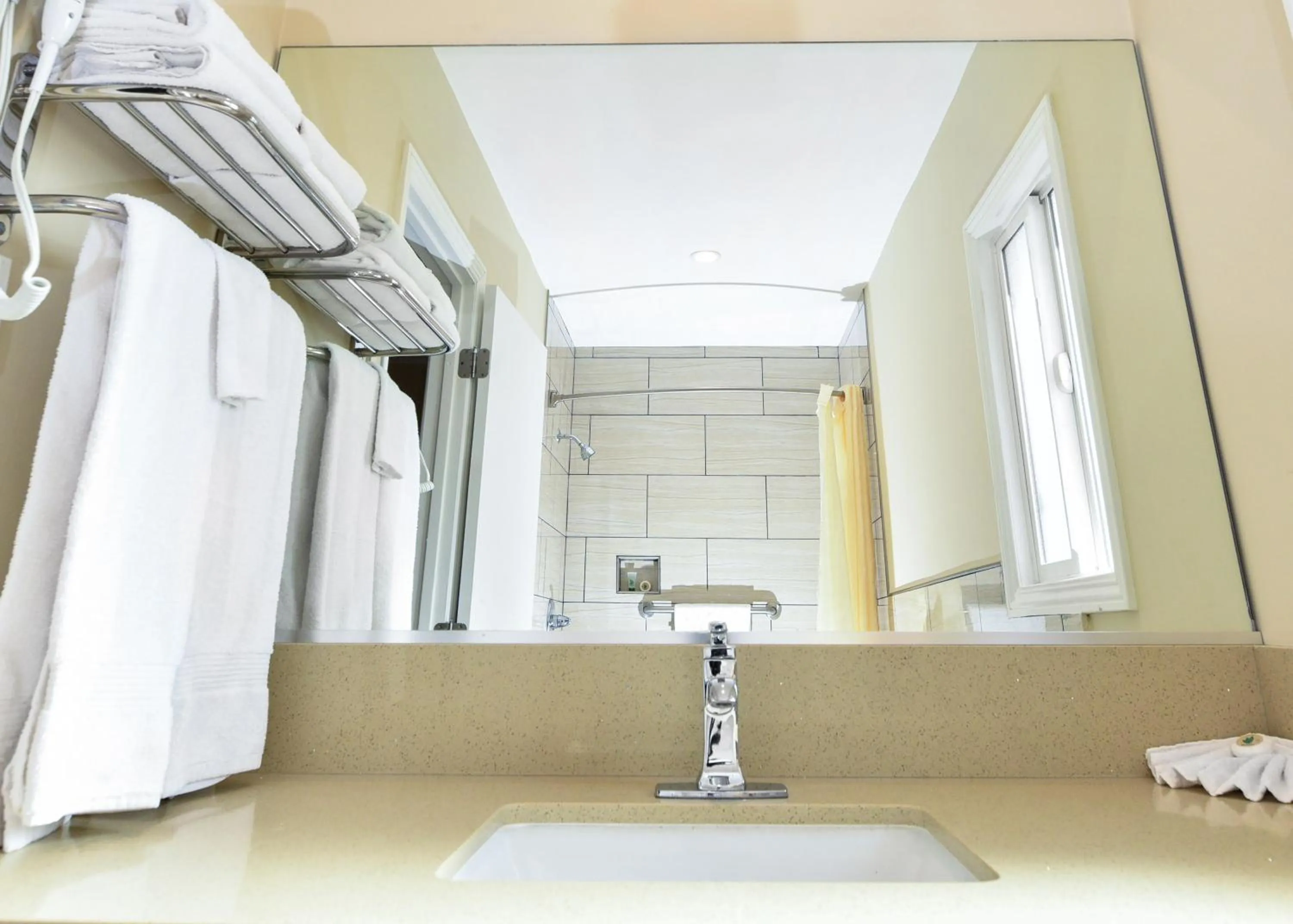 Sea Rock Inn - Long Beach