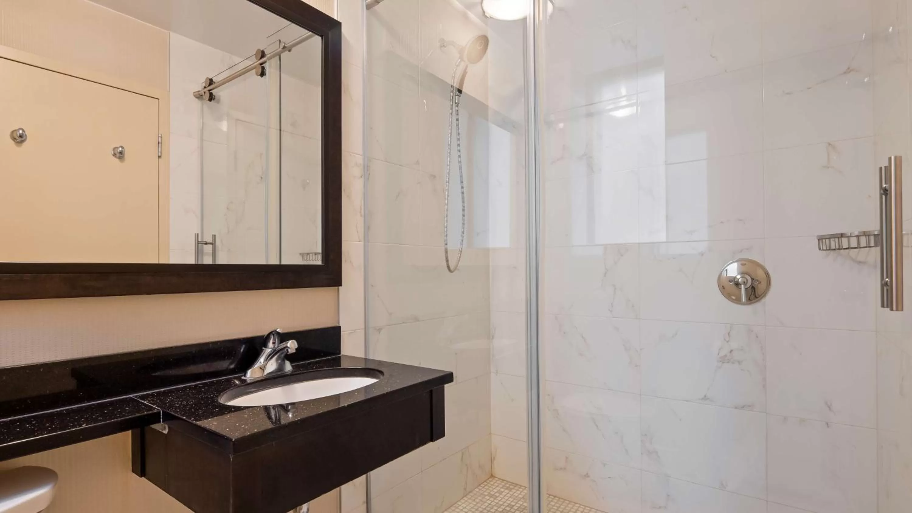 Bathroom in Best Western Plus Montreal Downtown- Hotel Europa