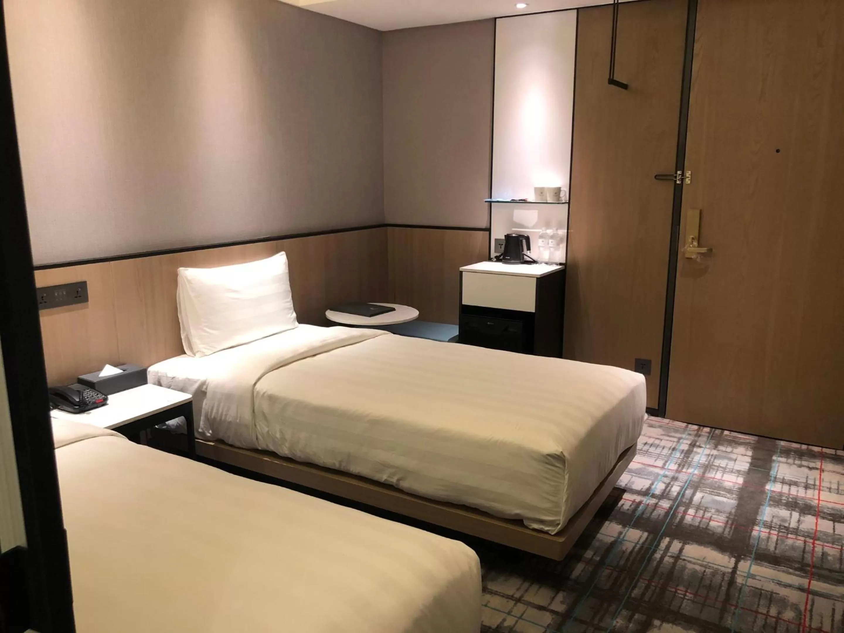 Photo of the whole room, Bed in Hotel Midtown Richardson