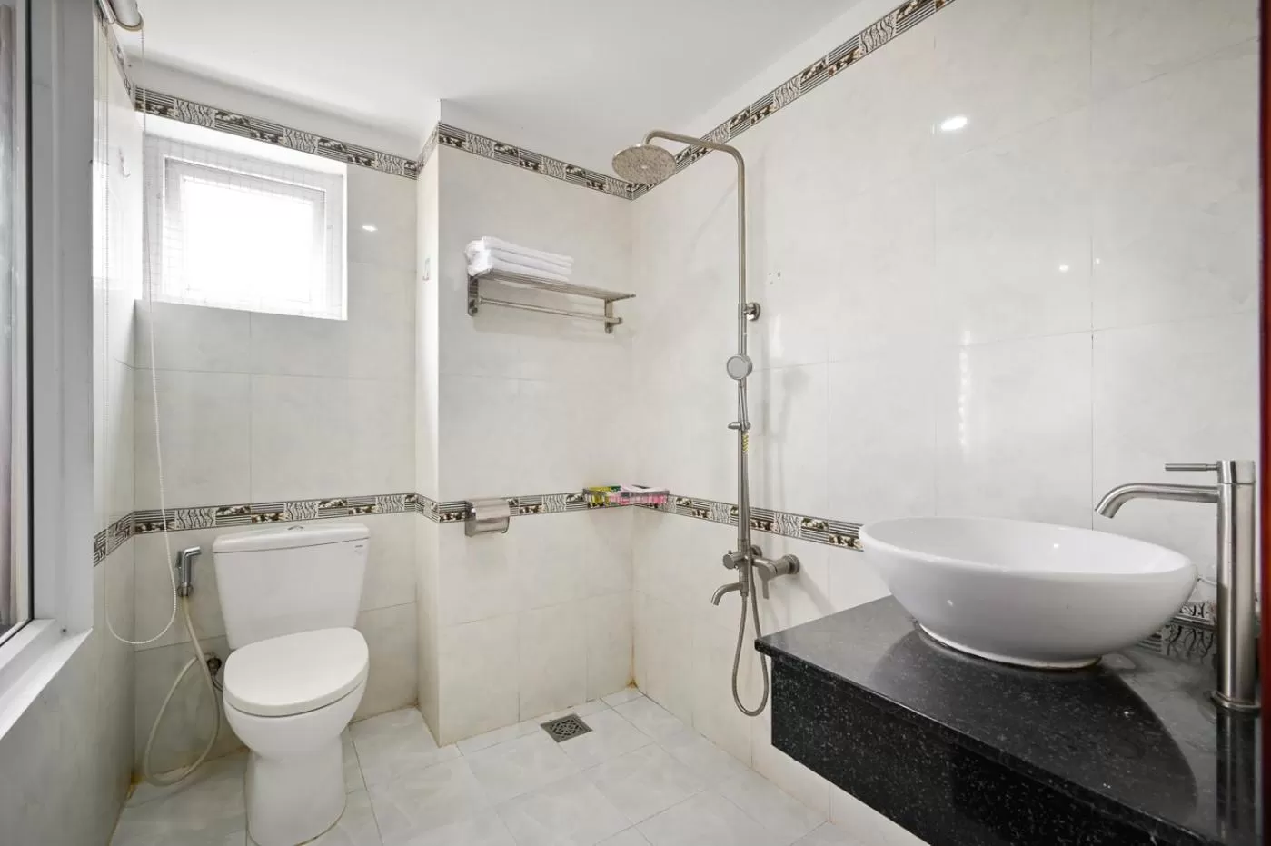 Shower in Gia Hoa Airport Hotel