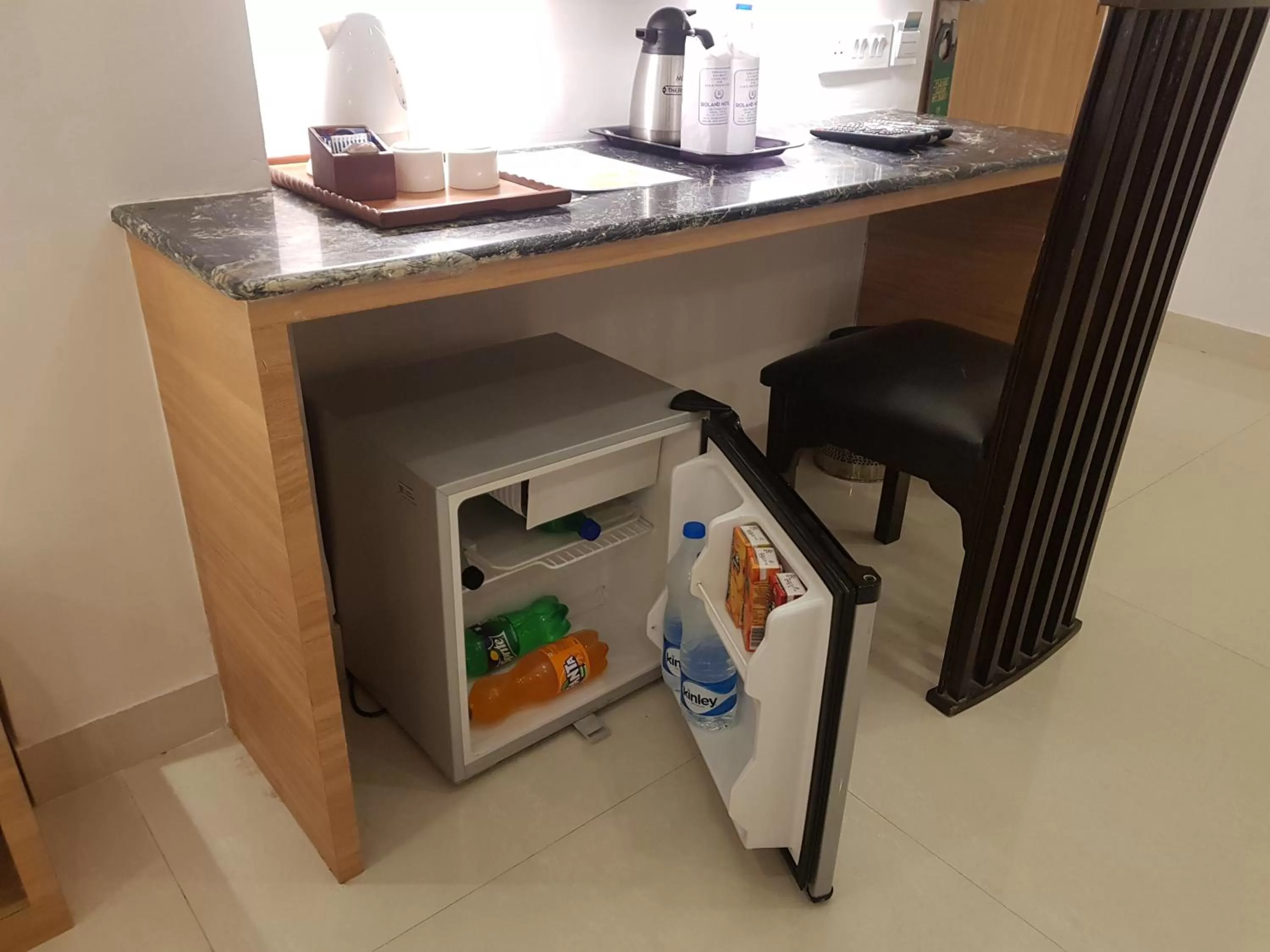 Coffee/tea facilities in Roland Hotel