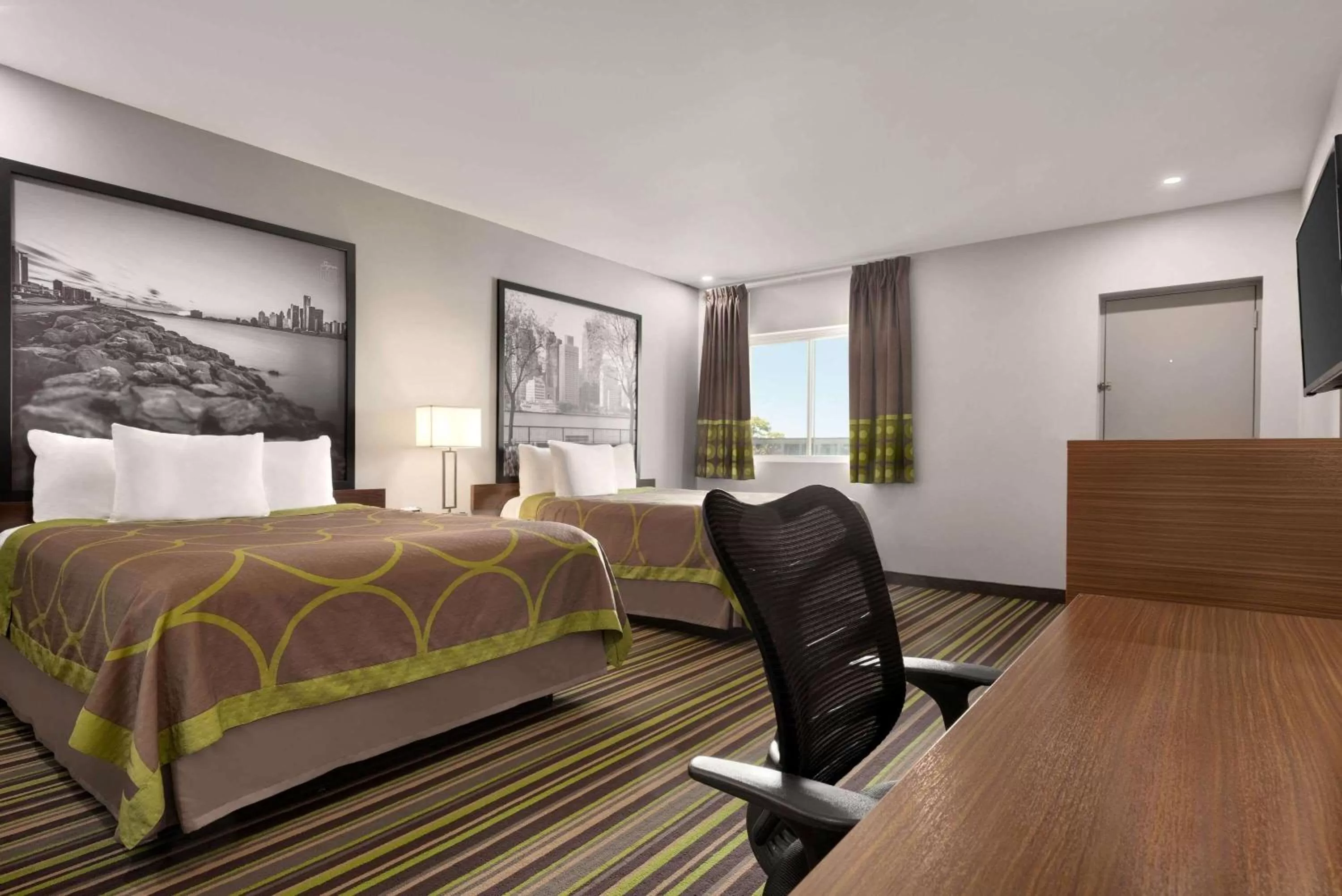 Photo of the whole room in Super 8 by Wyndham Windsor/Dougall