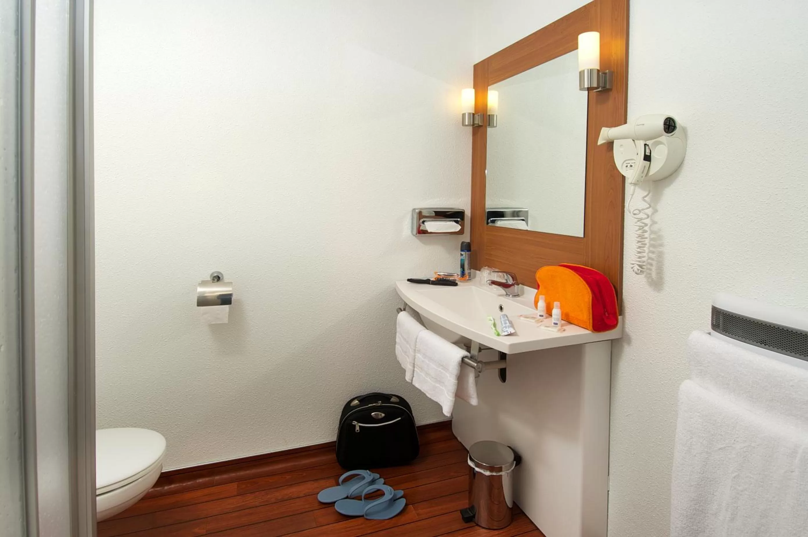 Shower in Kyriad Quimper - Pont-l'Abbé