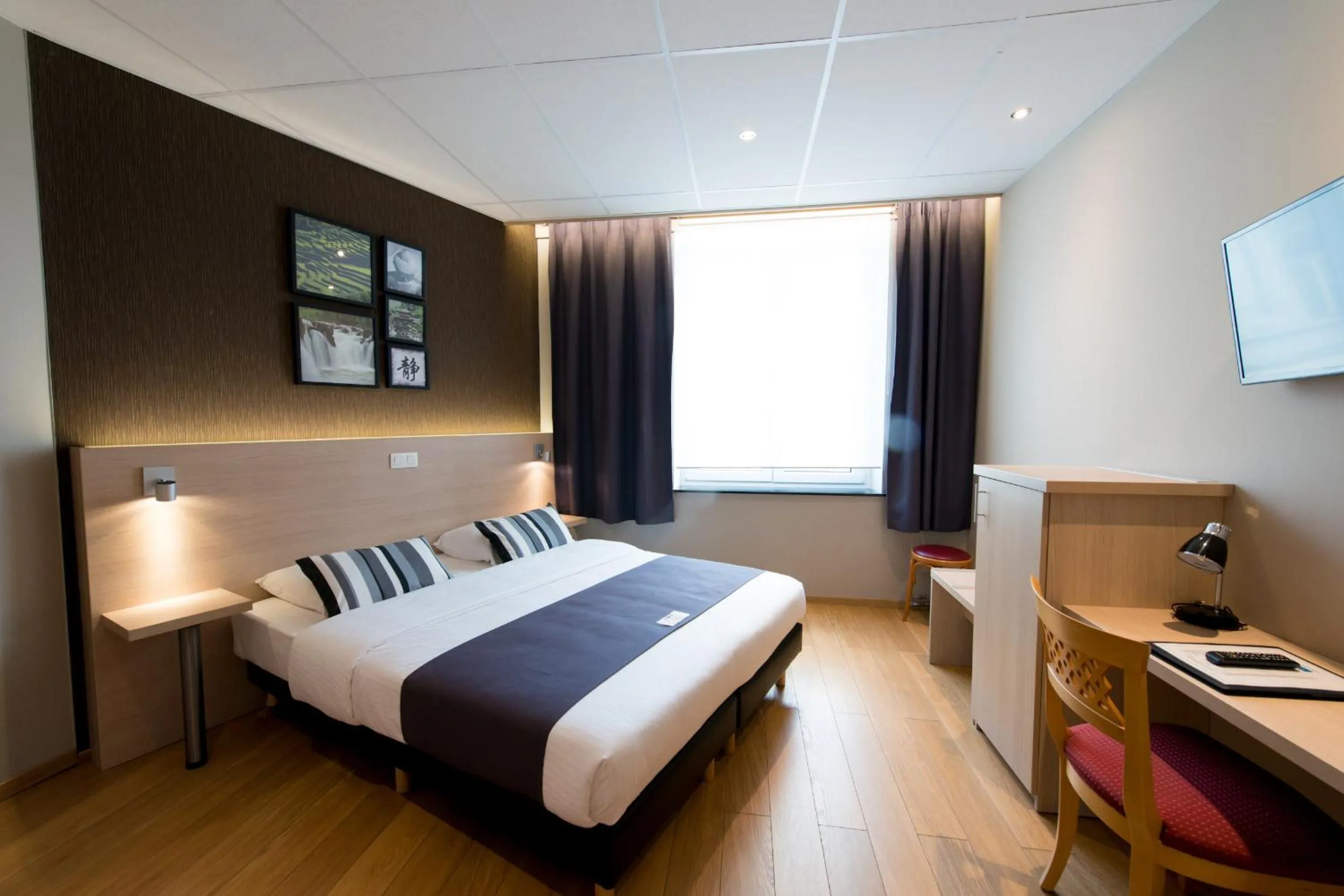 Photo of the whole room, Bed in Univers Hotel Liege-Guillemins