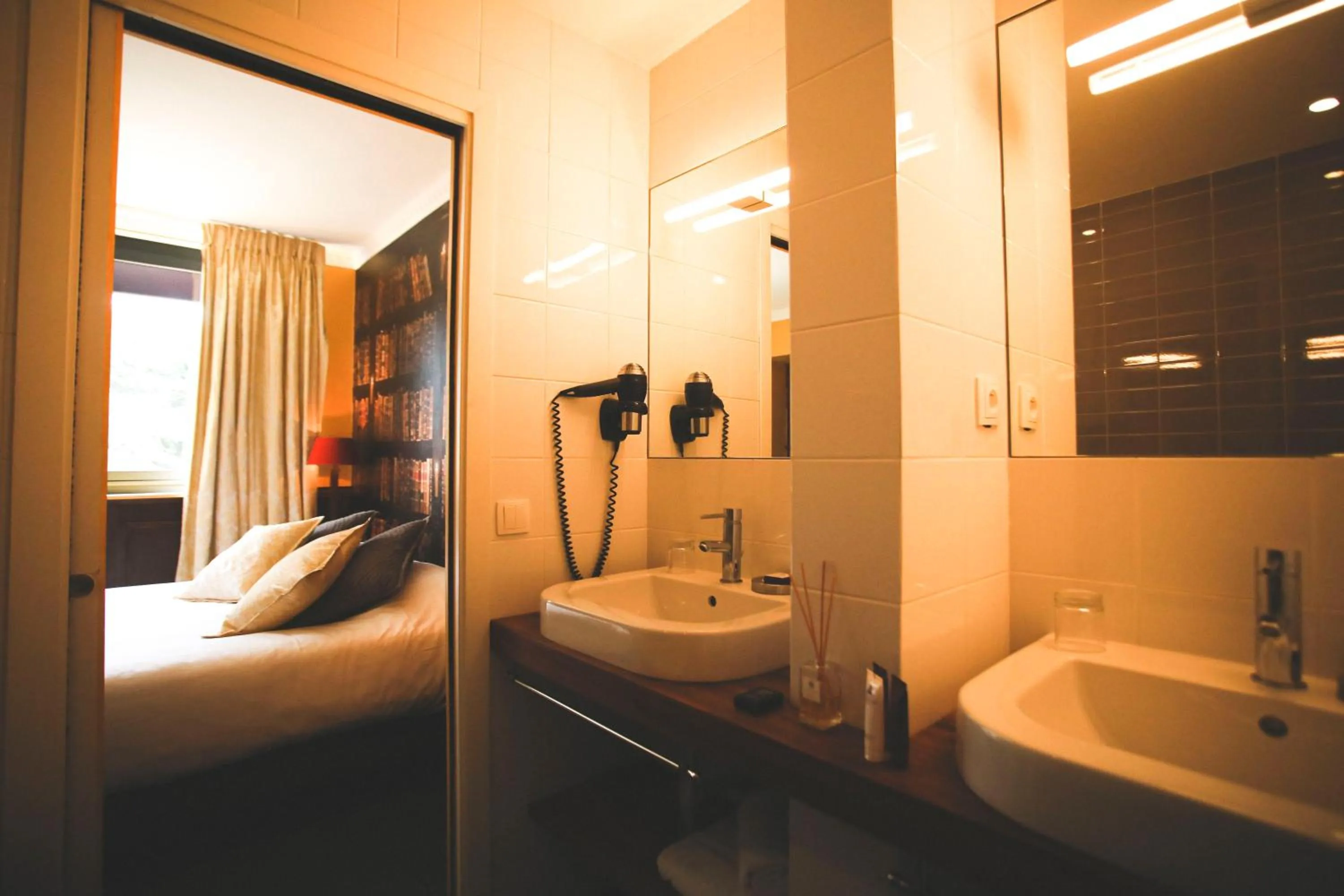 Bathroom, Bed in Domaine De La Corniche