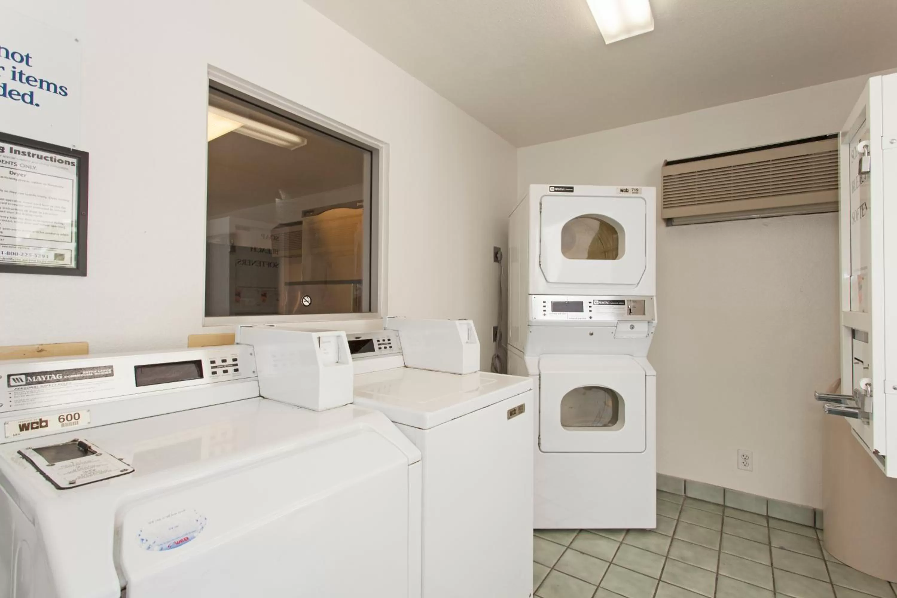 Other, Kitchen/Kitchenette in Motel 6 Davis-Near UC Davis