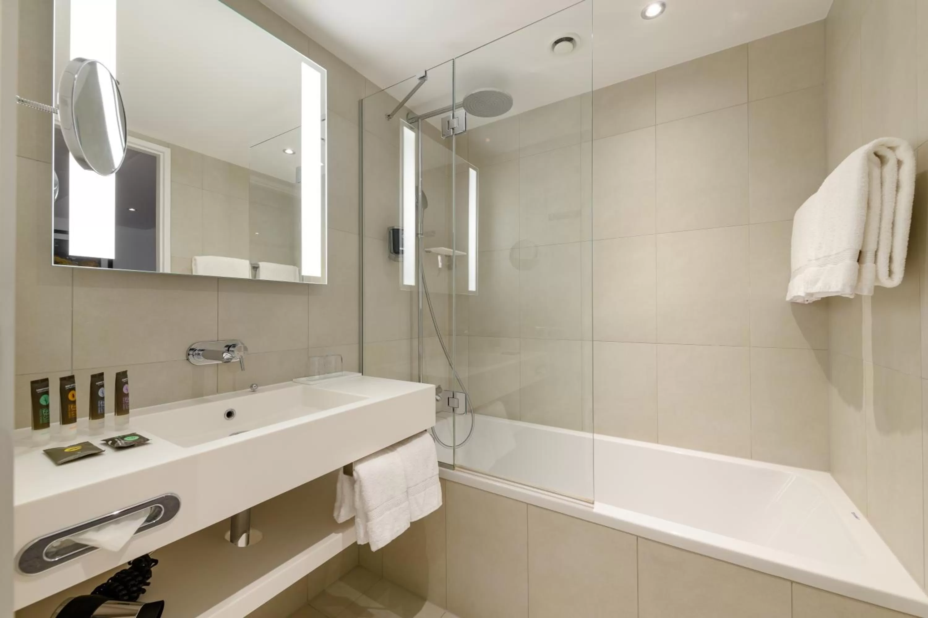 Bathroom in Novotel Wien Hauptbahnhof