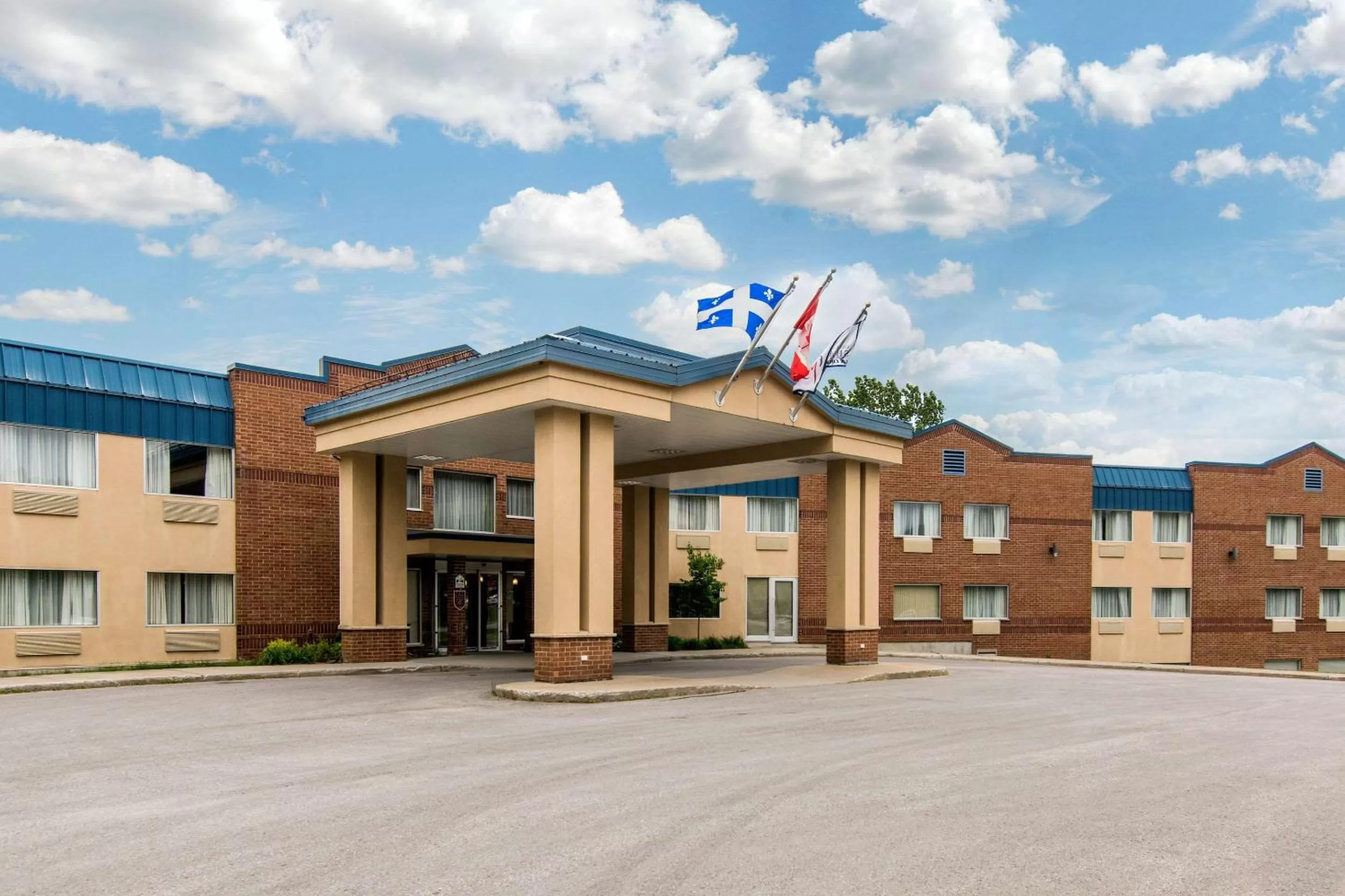 Property building in Comfort Inn & Suites Shawinigan
