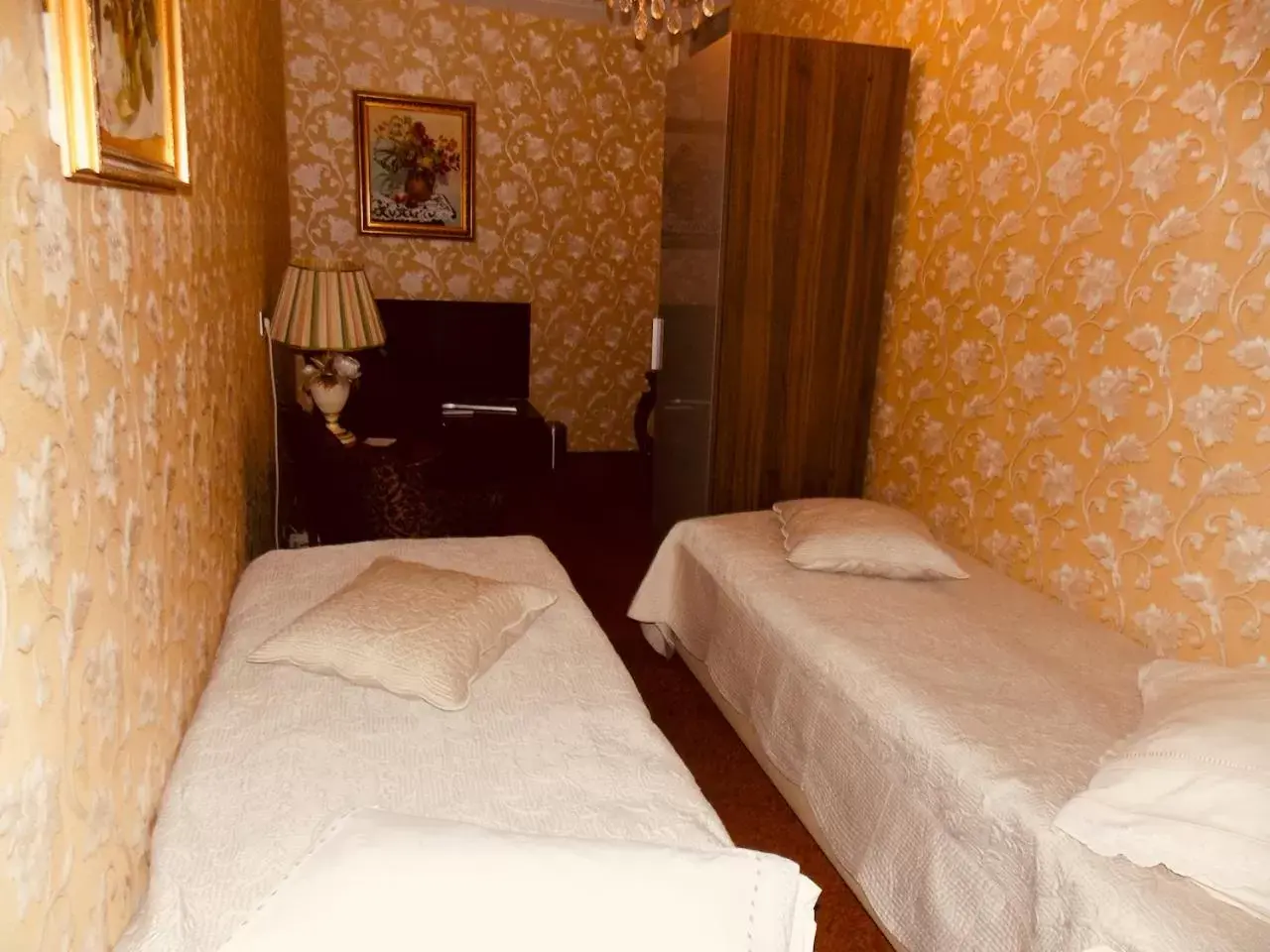 Small Twin Room in Weena House Small Twin Room in Weena House