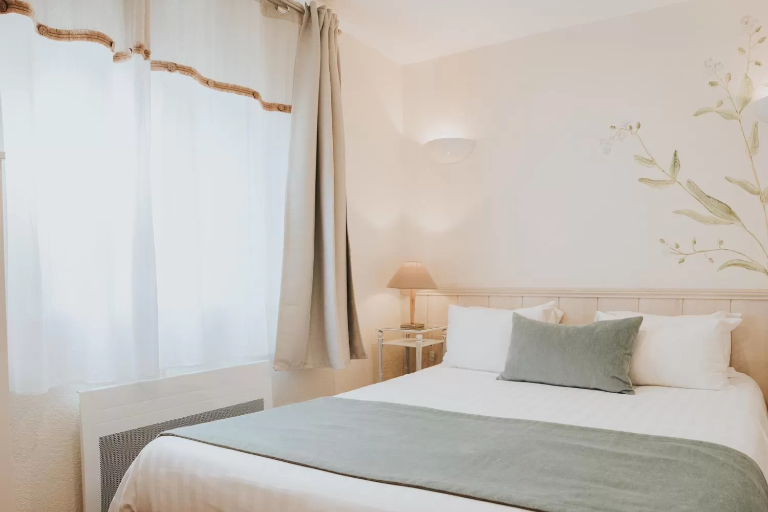 Bed in Hôtel Aux Tamaris - Vue Mer