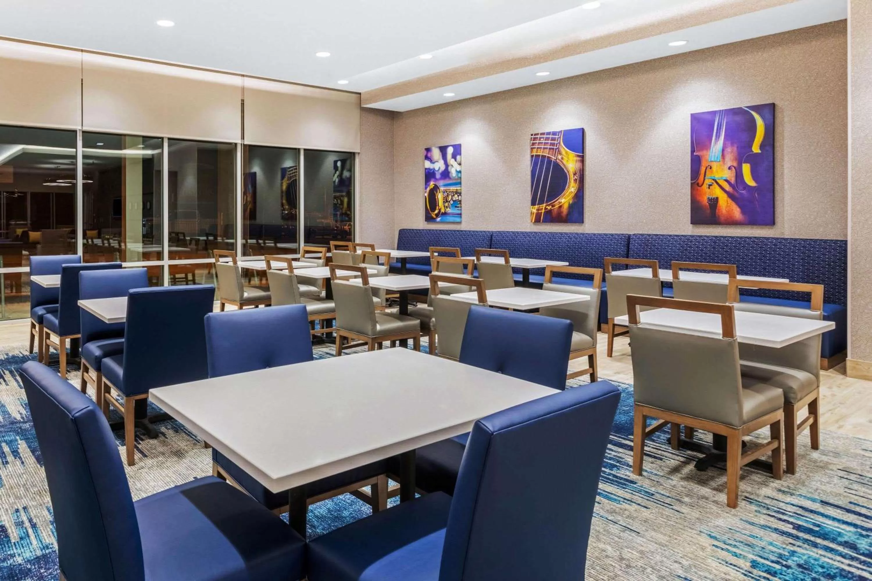 Restaurant/places to eat in La Quinta Inn & Suites by Wyndham Kansas City Beacon Hill