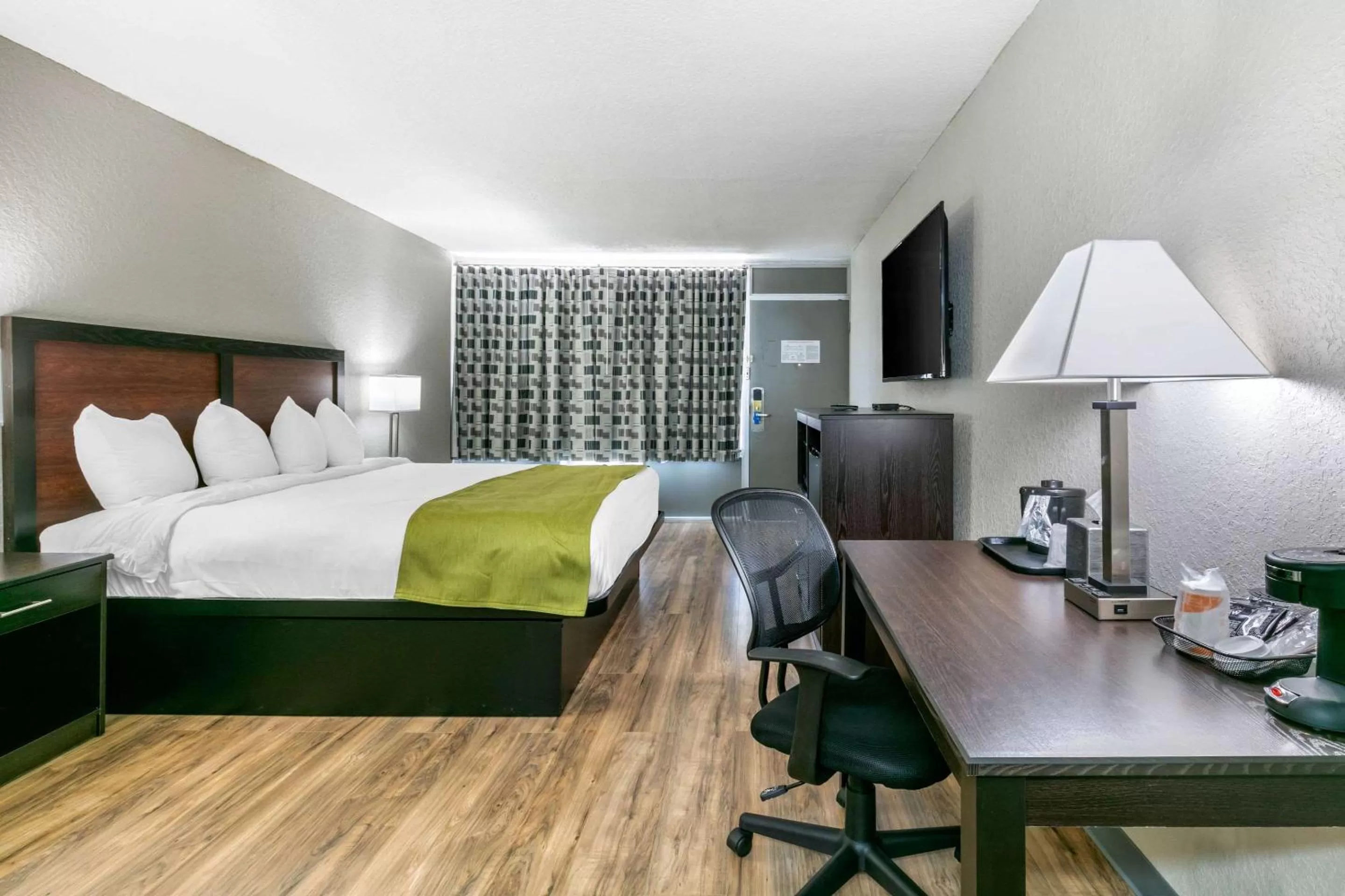 Photo of the whole room, Bed in Rodeway Inn Kingston Springs