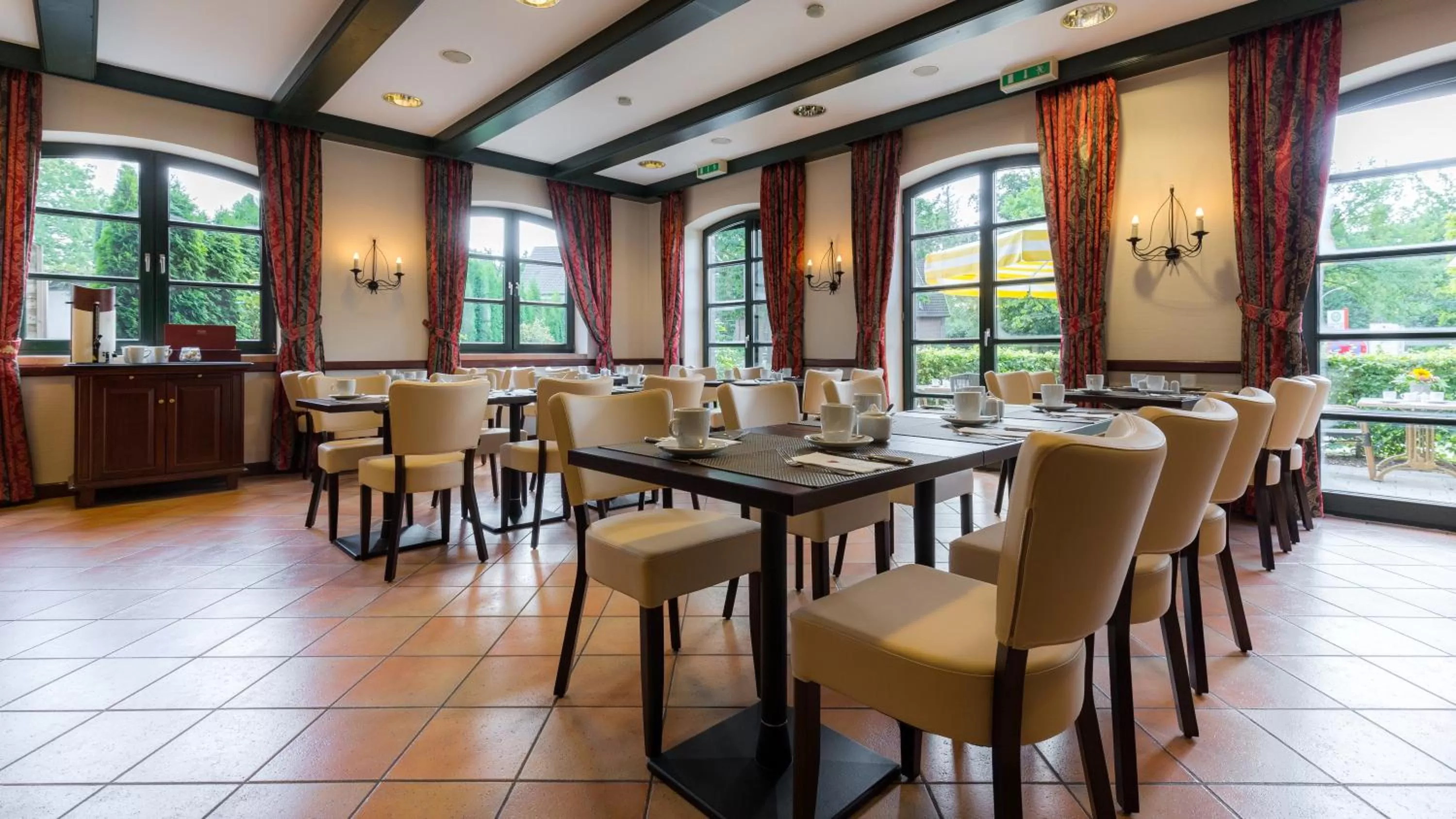 Buffet breakfast in Hotel Ohlenhoff