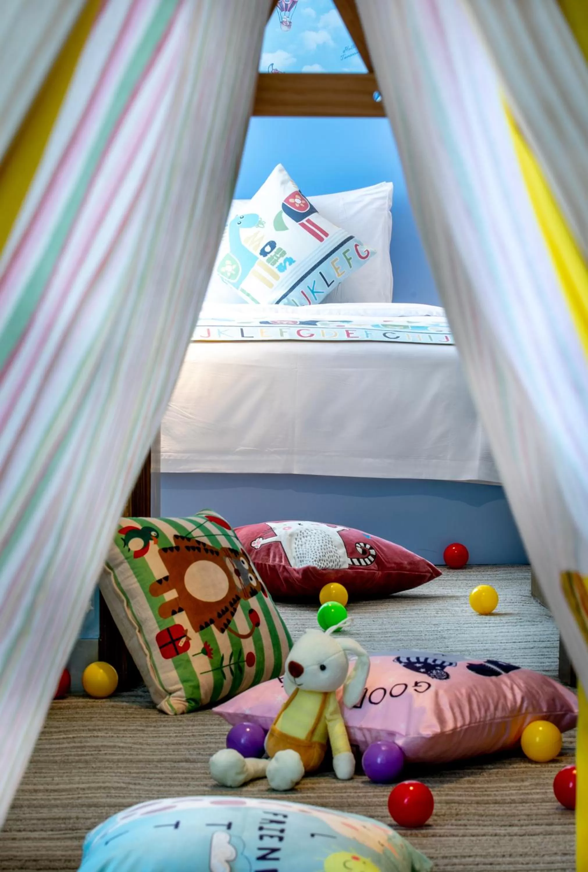 Bedroom, Bed in Novotel Guiyang Downtown