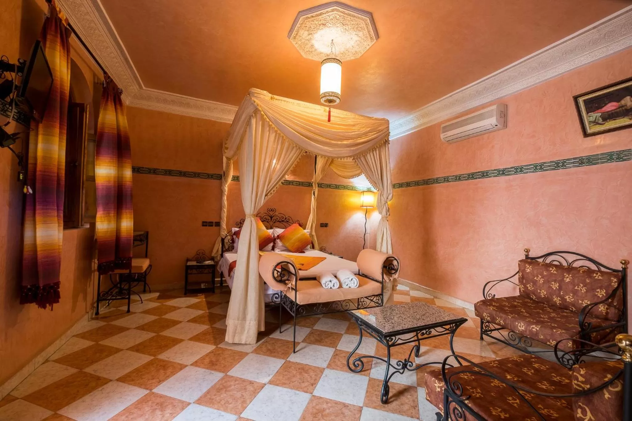 Photo of the whole room, Bed in Riad Saad