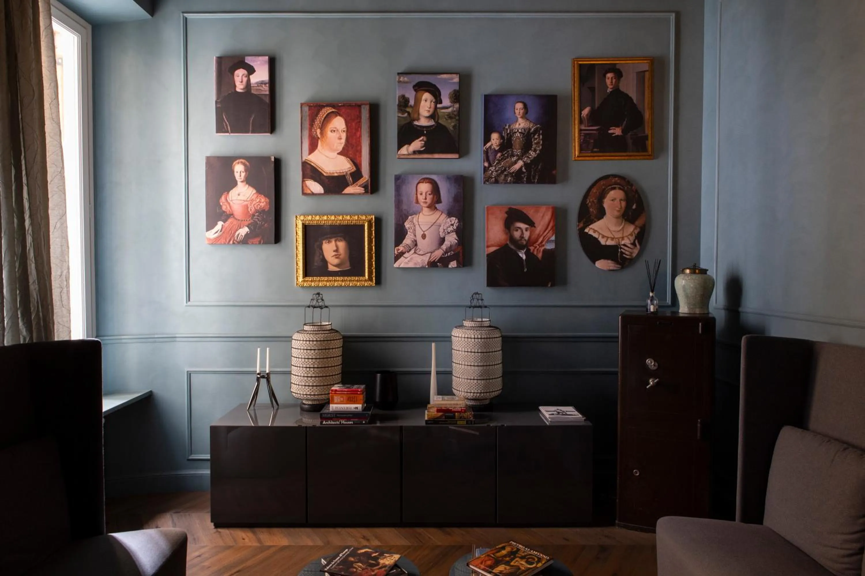 Seating area in Le Quattro Dame Luxury Suites