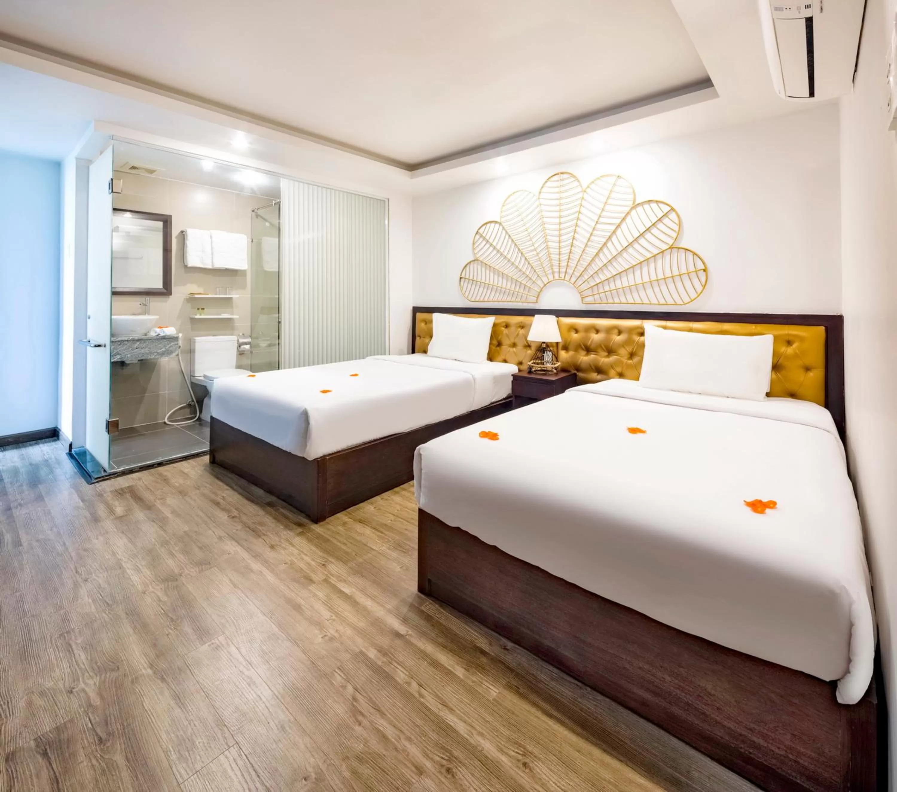 Bedroom, Bed in Azura Gold Hotel & Apartment