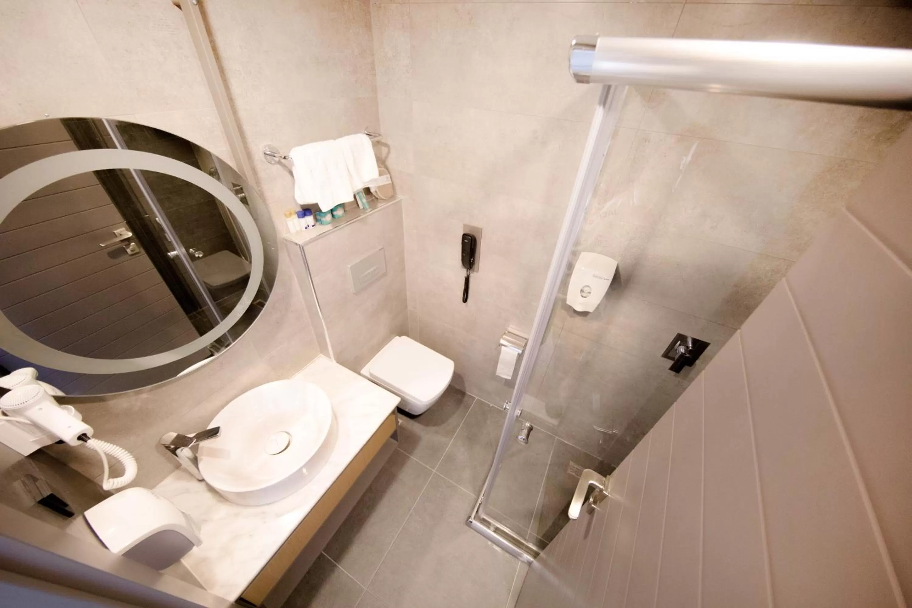 Shower in Laren Sea Side Hotel Spa