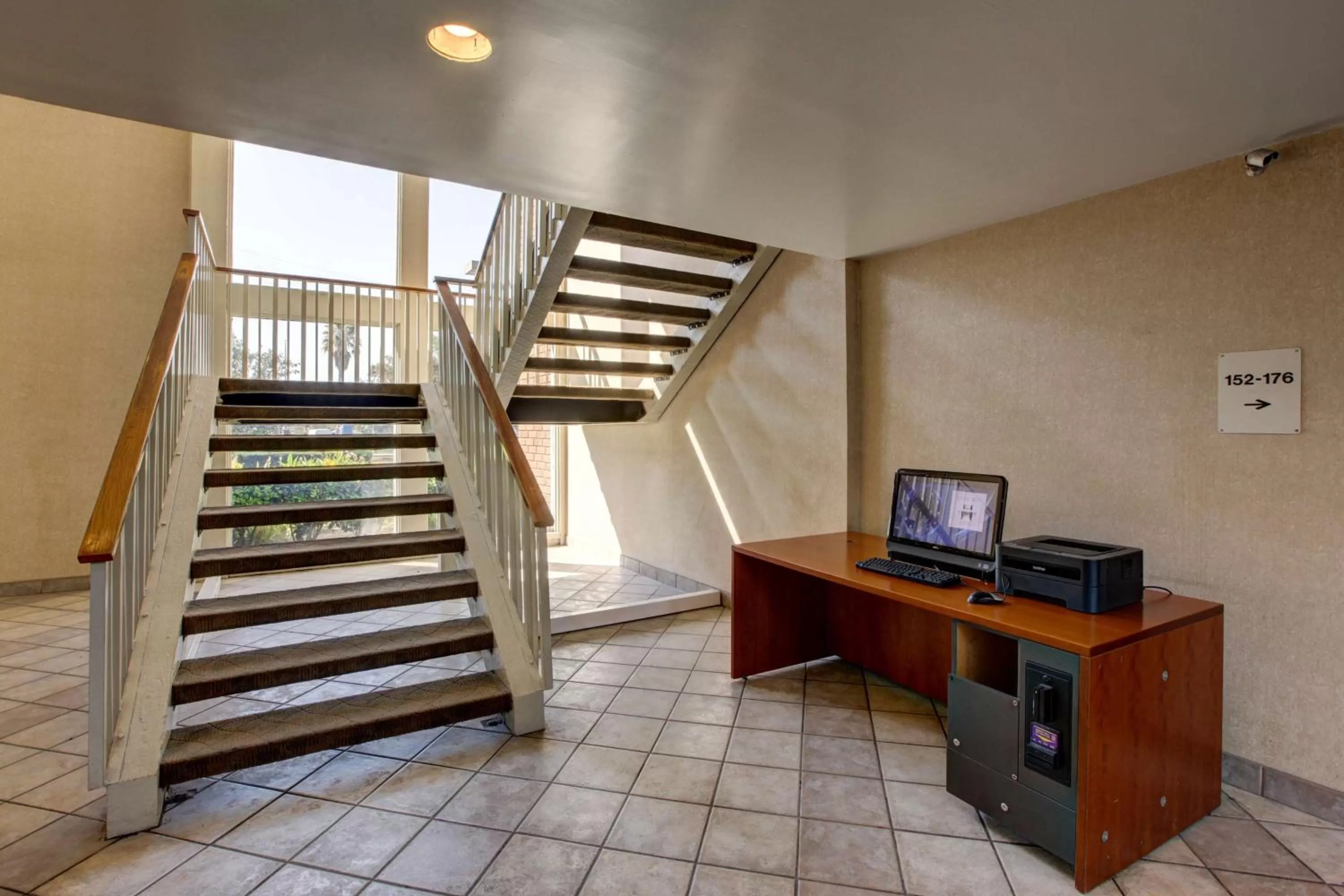 Lobby or reception in Motel 6-Santa Ana, CA - Irvine - Orange County Airport