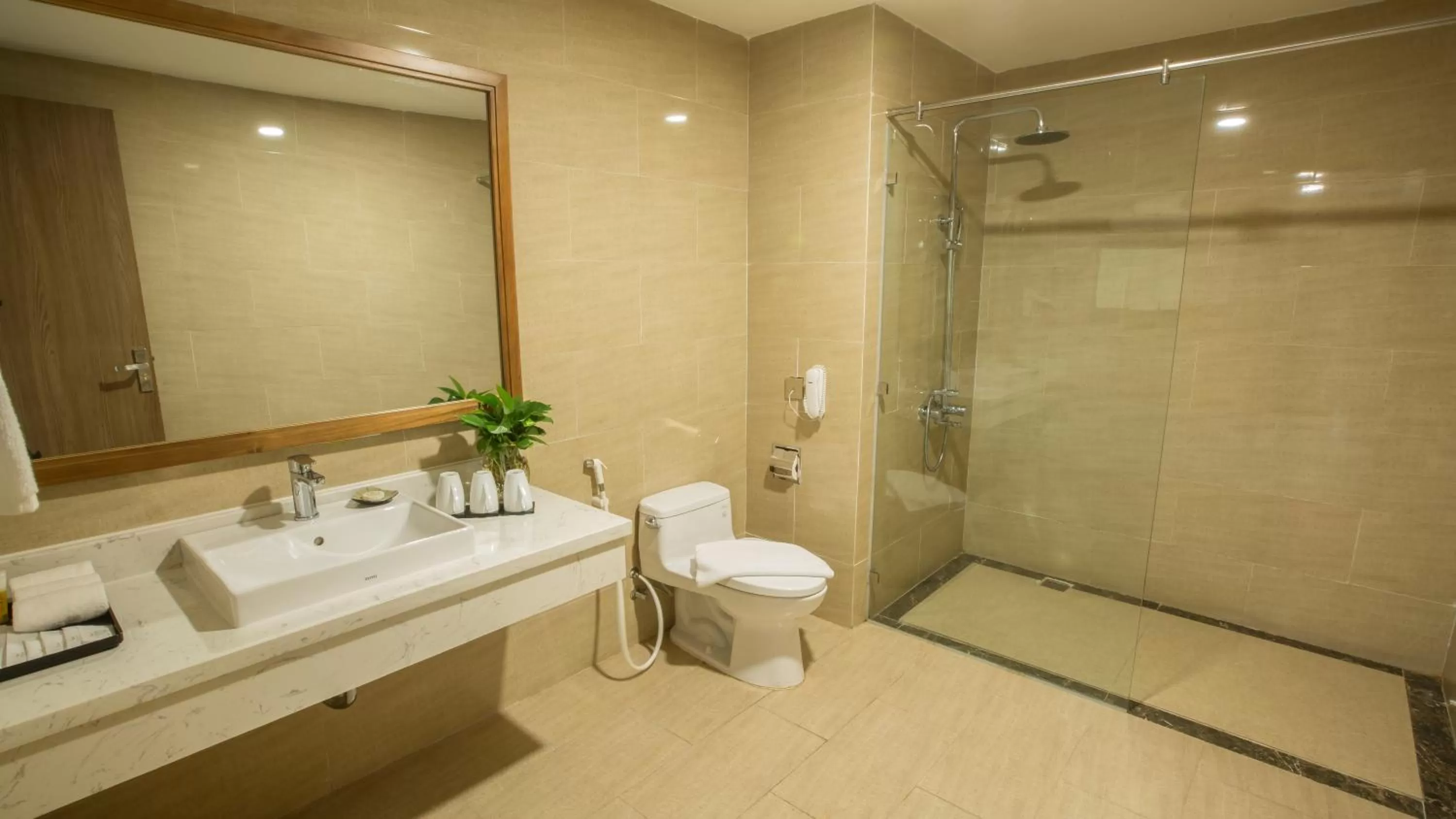 Shower in Muong Thanh Luxury Phu Tho